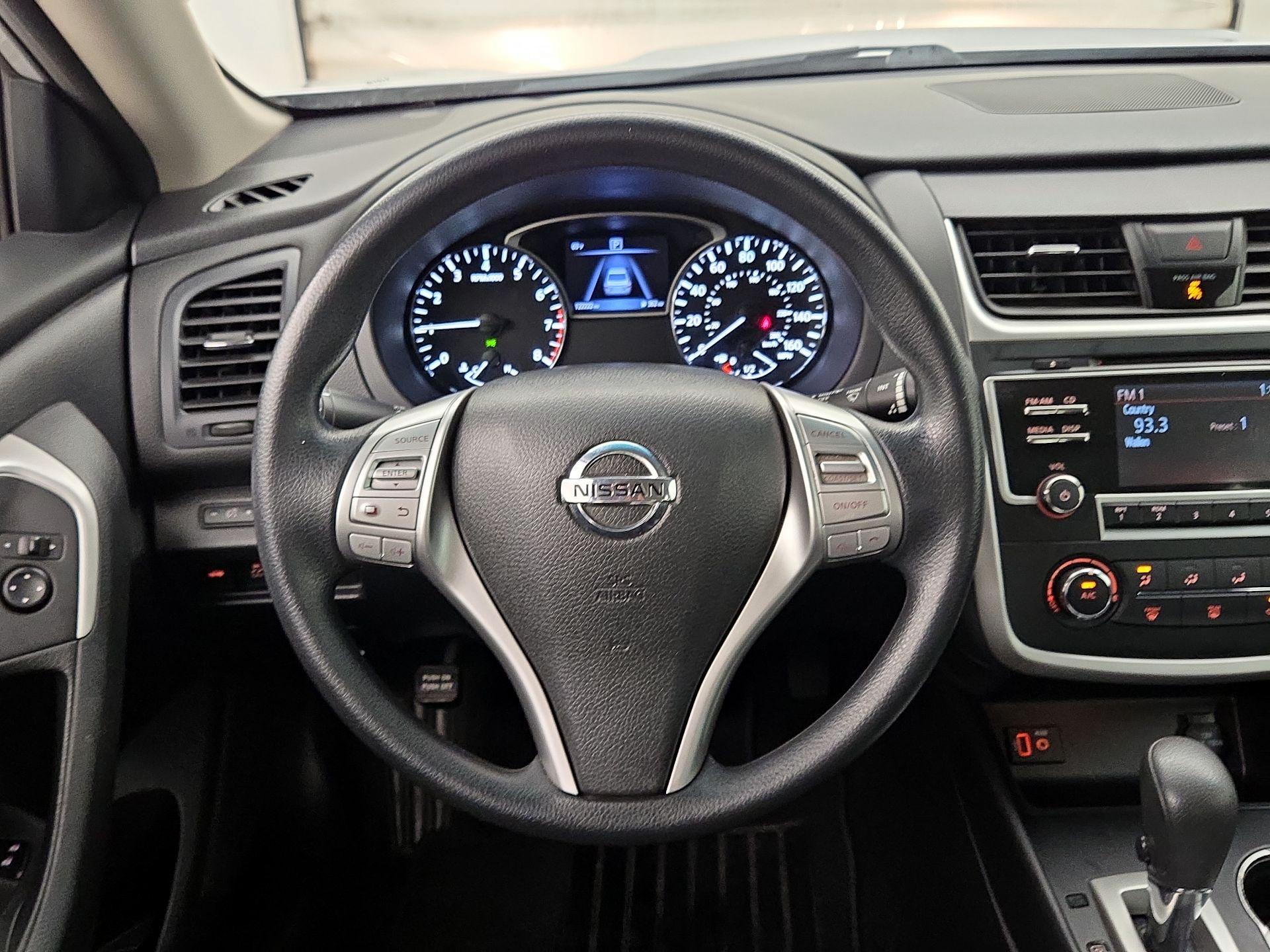 Thumbnail: 2017 Nissan Altima - 10