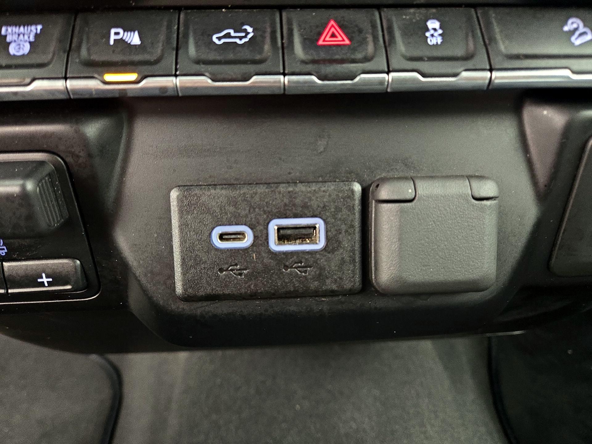 Thumbnail: 2021 Chevrolet Silverado 3500 - 18