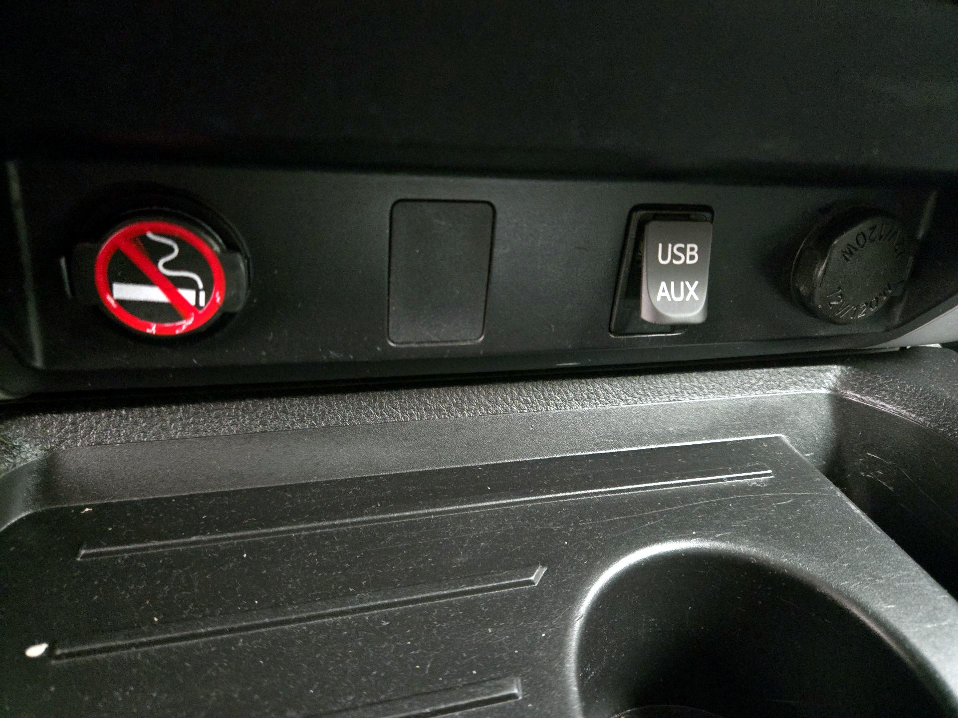 Thumbnail: 2015 Toyota Tundra - 18