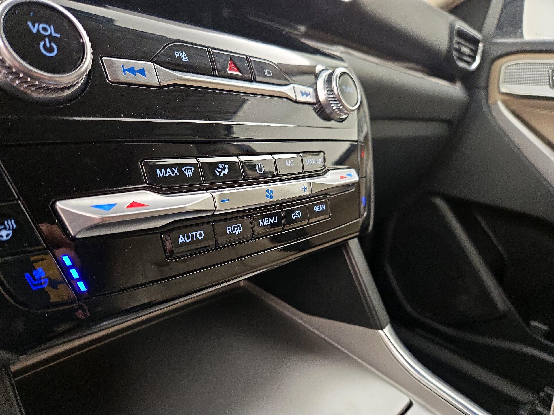 Thumbnail: 2023 Ford Explorer - 17