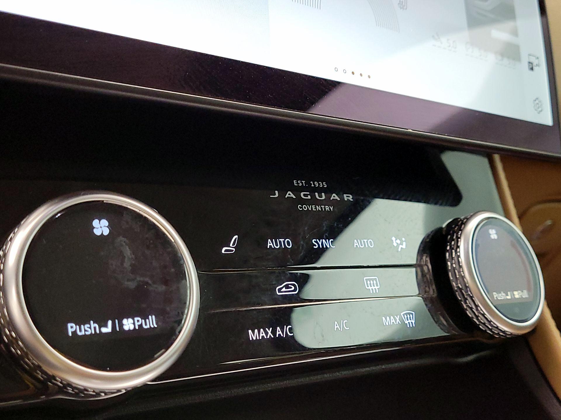 Thumbnail: 2021 Jaguar F-Pace - 17