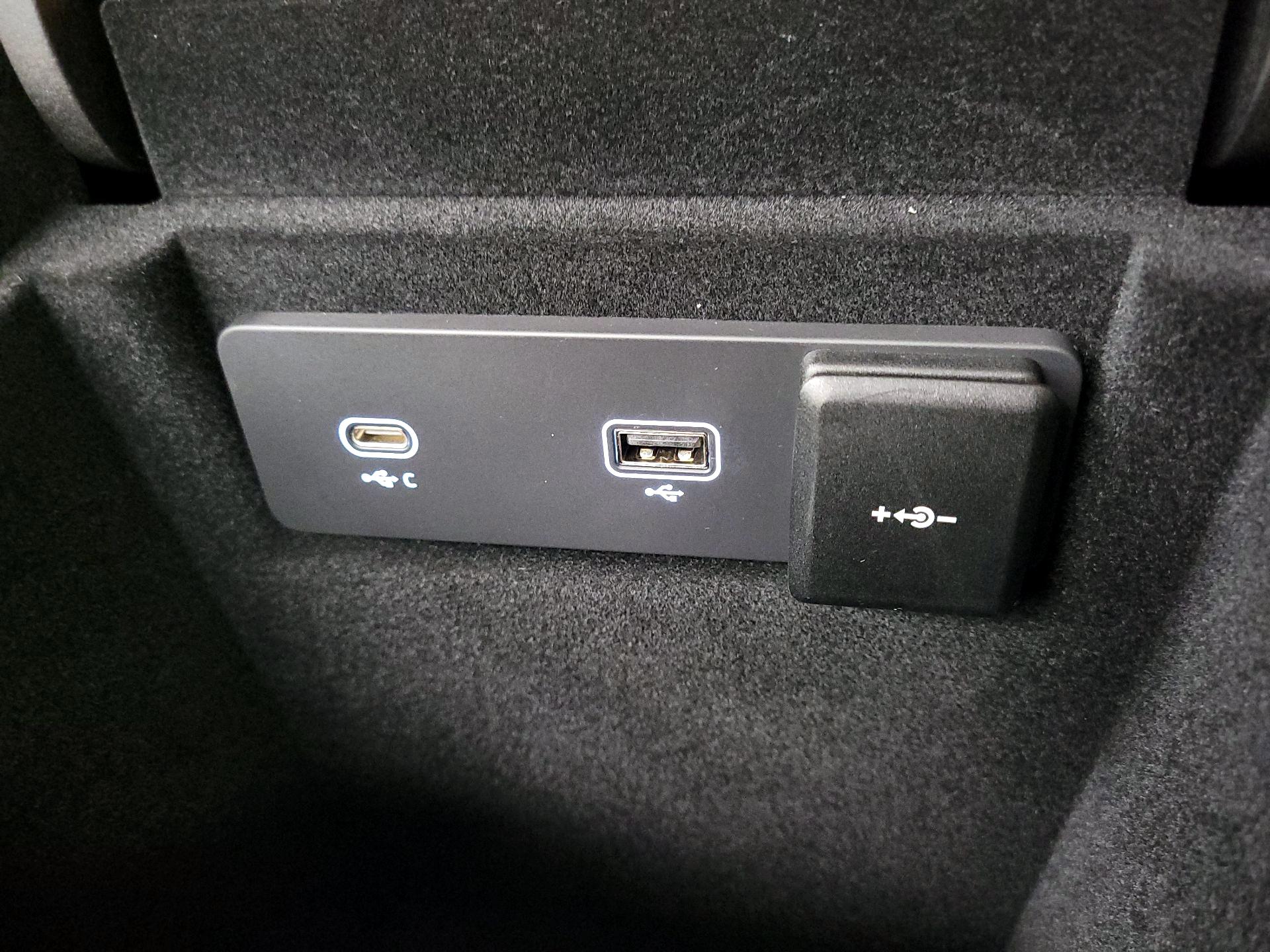 Thumbnail: 2021 Jaguar F-Pace - 19