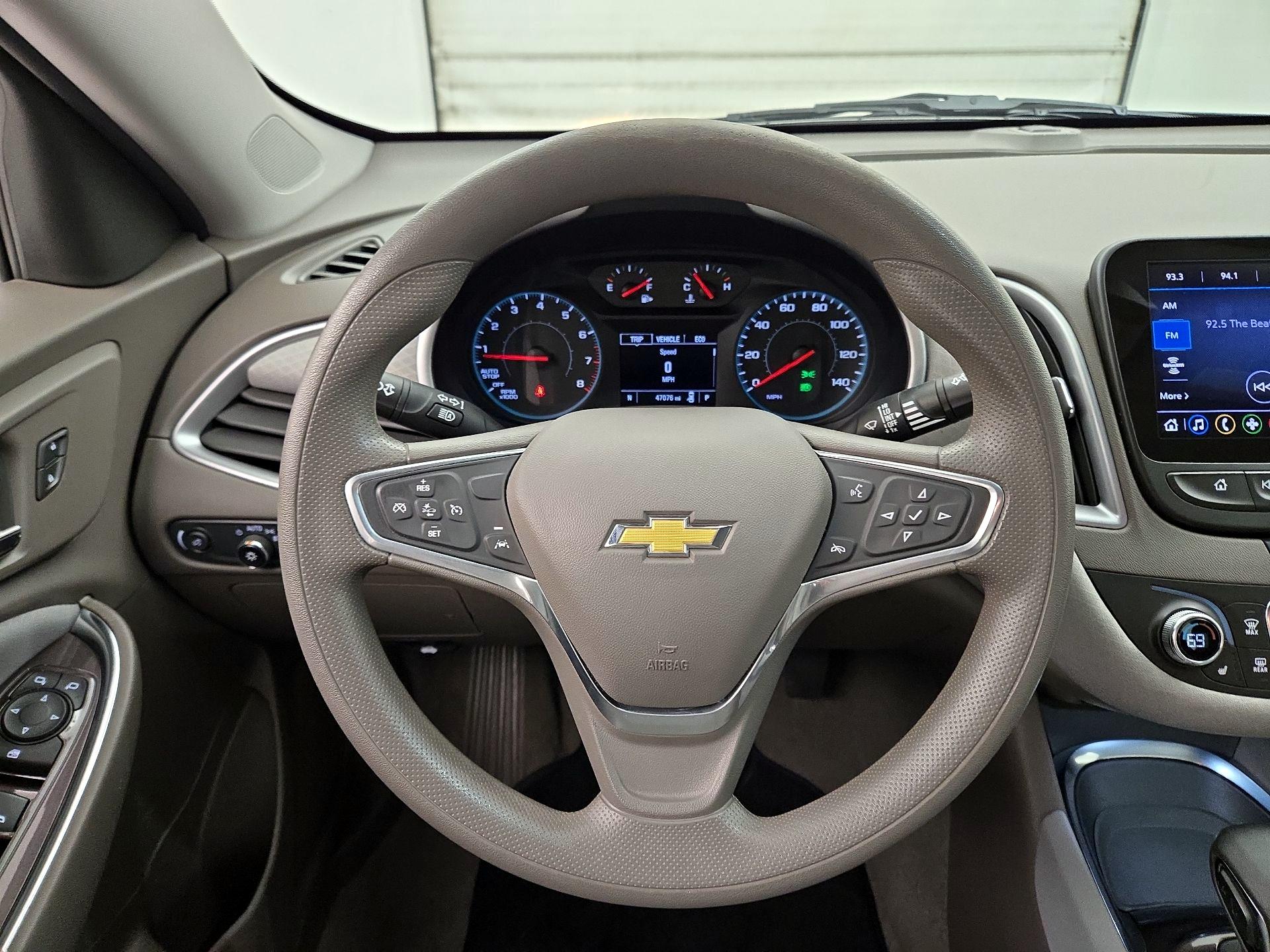 Thumbnail: 2022 Chevrolet Malibu - 10