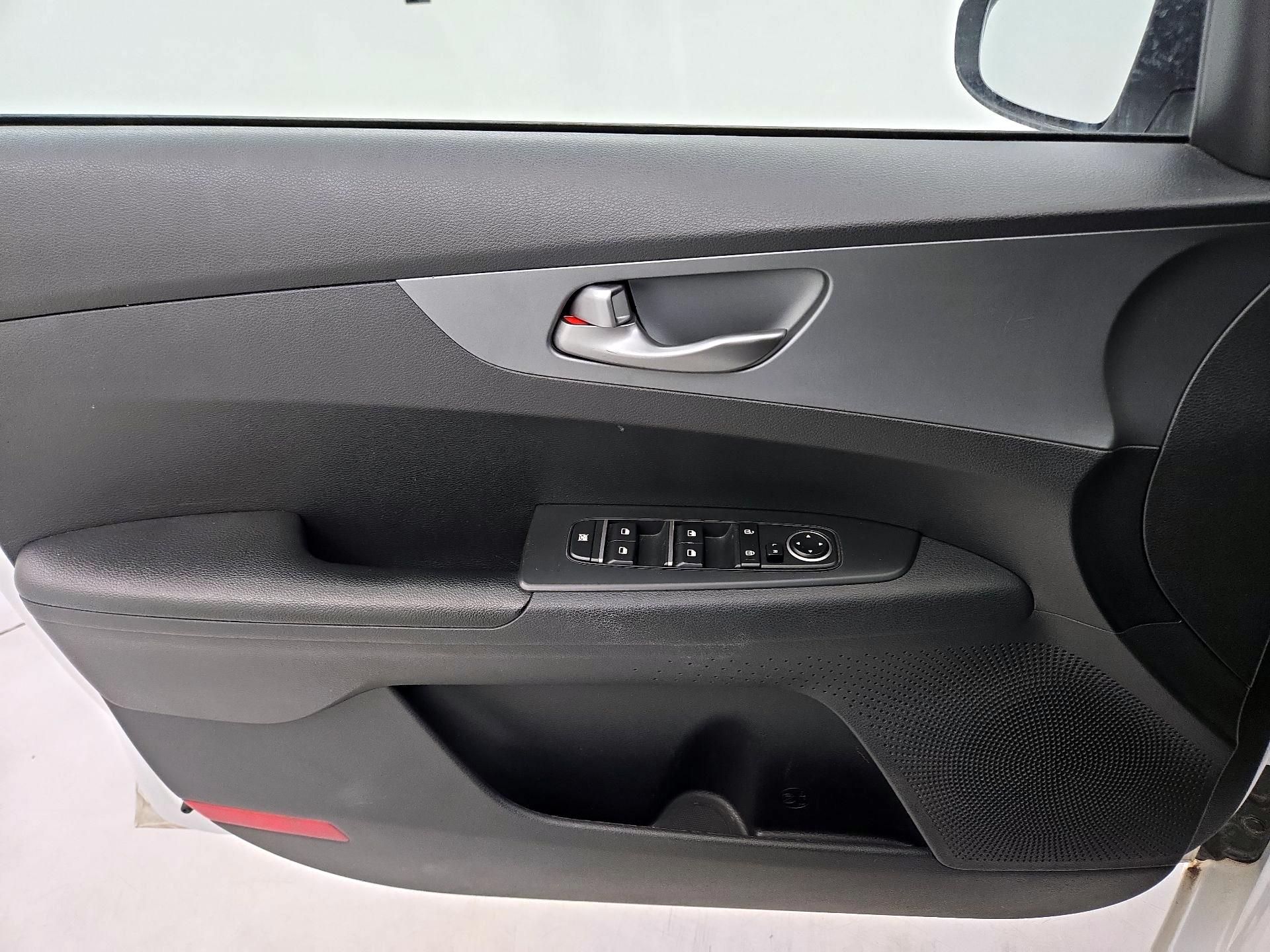 Thumbnail: 2021 Kia Forte - 12