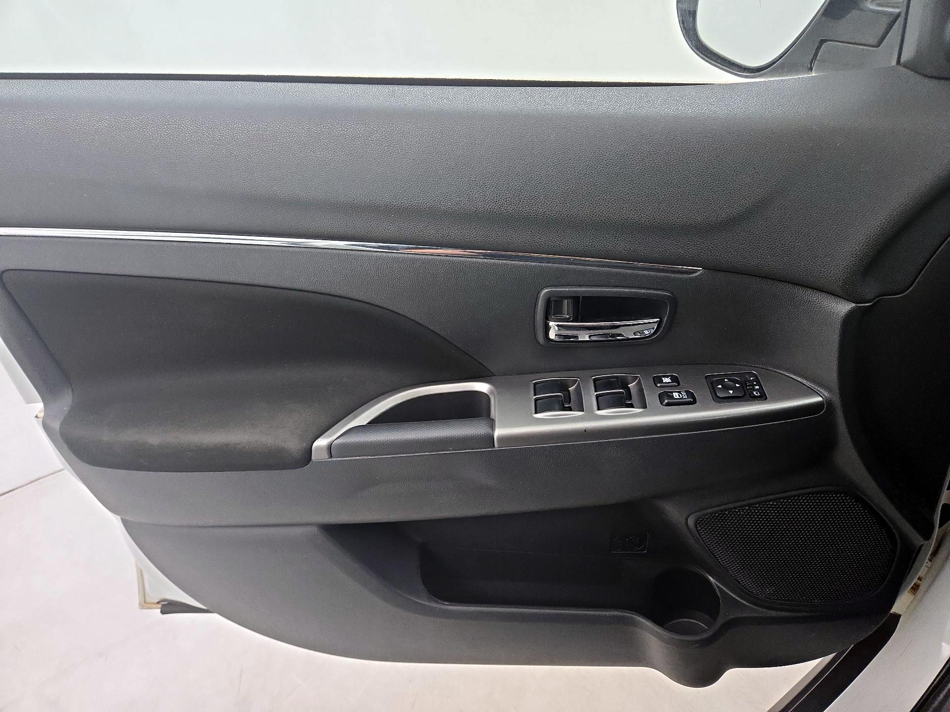 Thumbnail: 2021 Mitsubishi Outlander Sport - 12