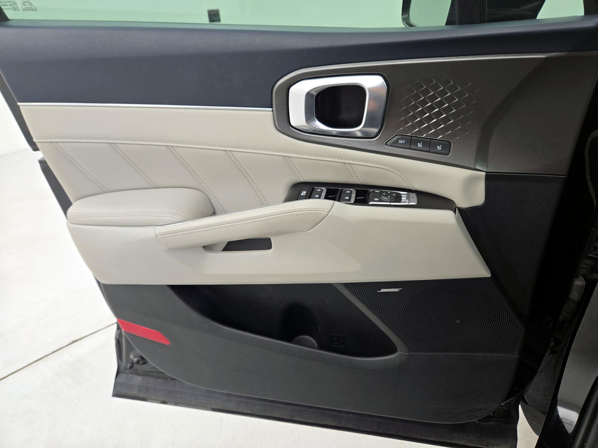 Thumbnail: 2023 Kia Sorento - 12