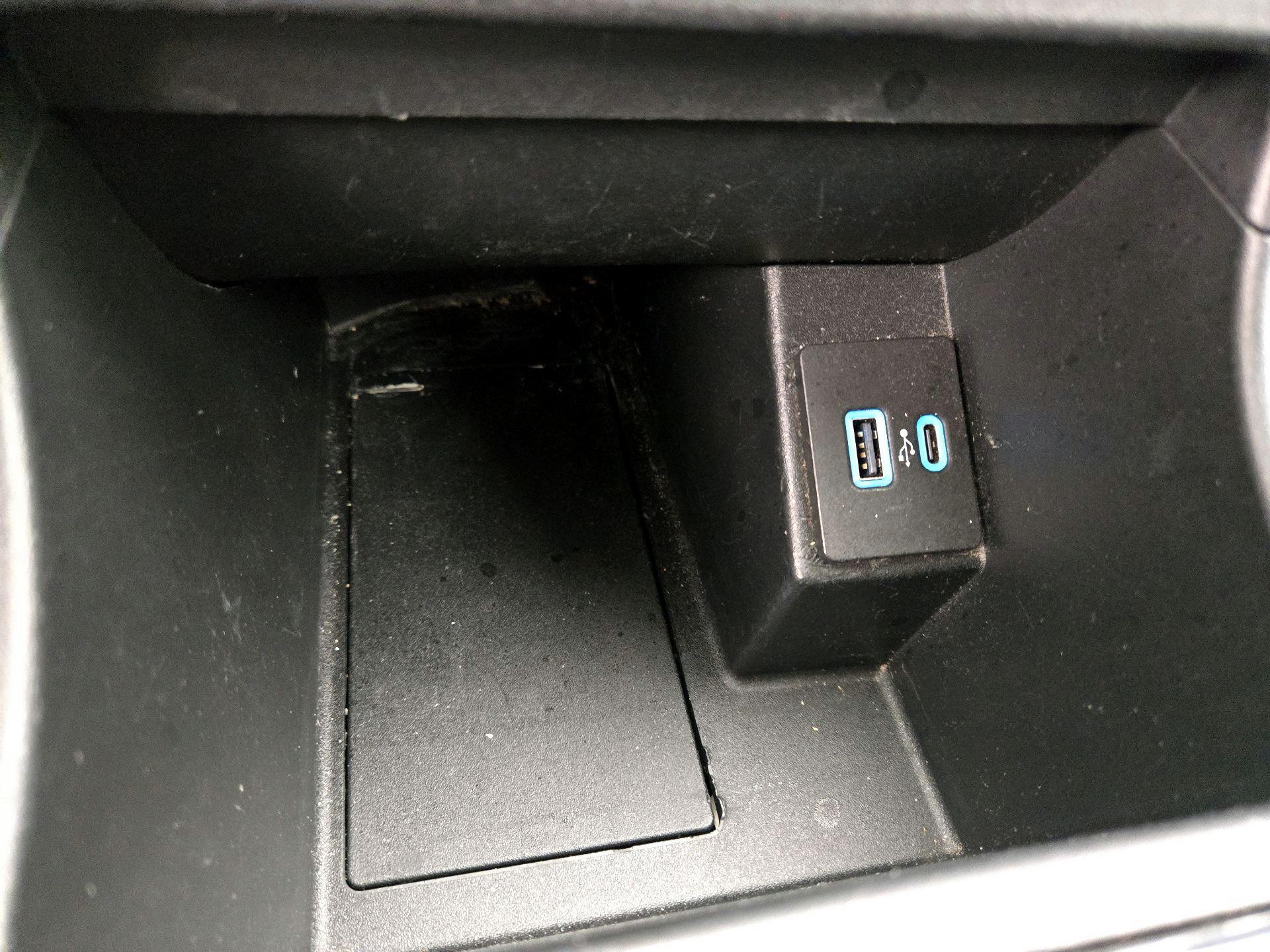 Thumbnail: 2021 Ford Edge - 18