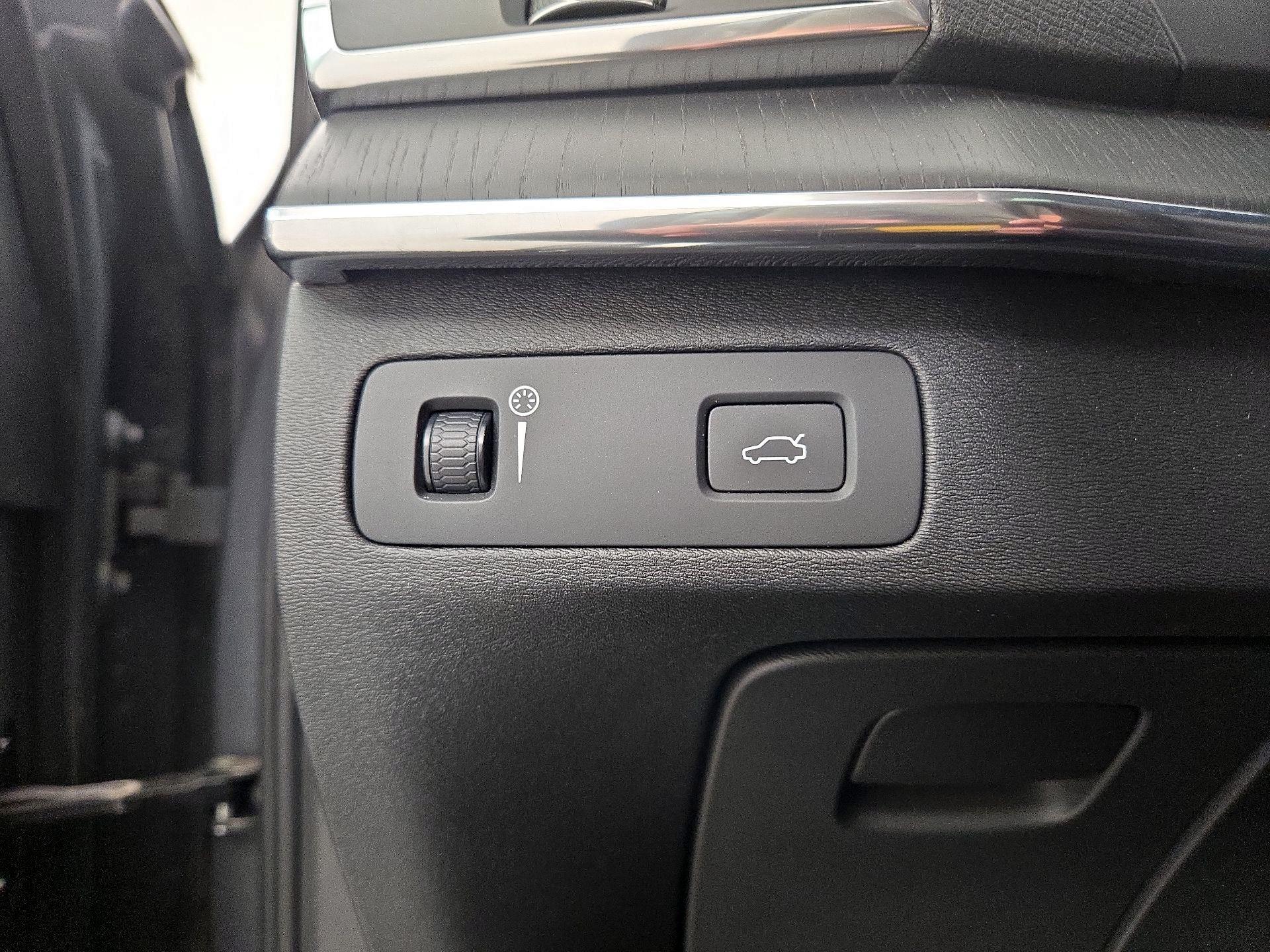 Thumbnail: 2020 Volvo XC90 - 13