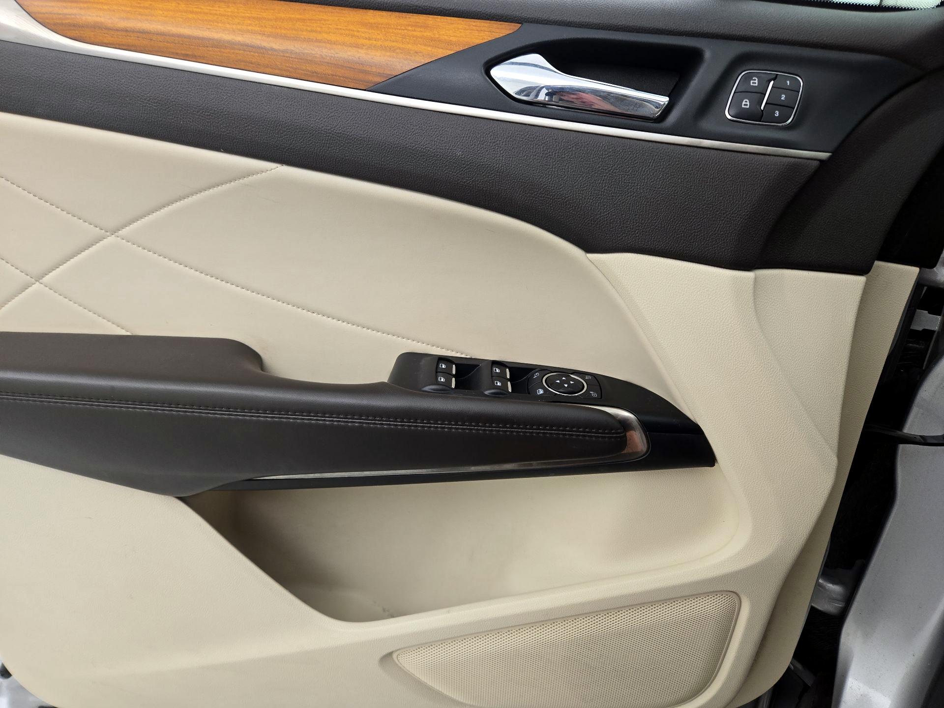 Thumbnail: 2016 Lincoln MKC - 12