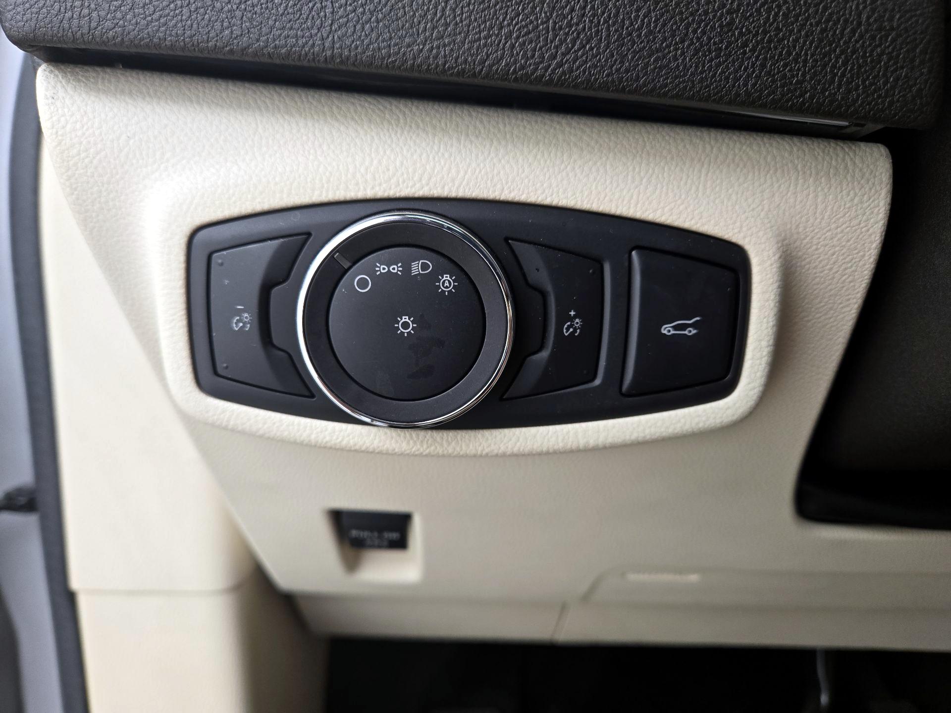 Thumbnail: 2016 Lincoln MKC - 13