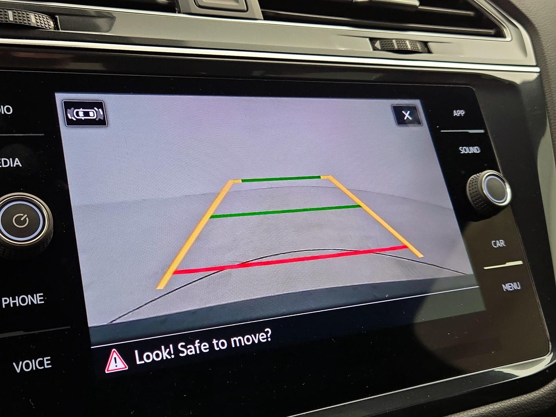 Thumbnail: 2023 Volkswagen Tiguan - 14