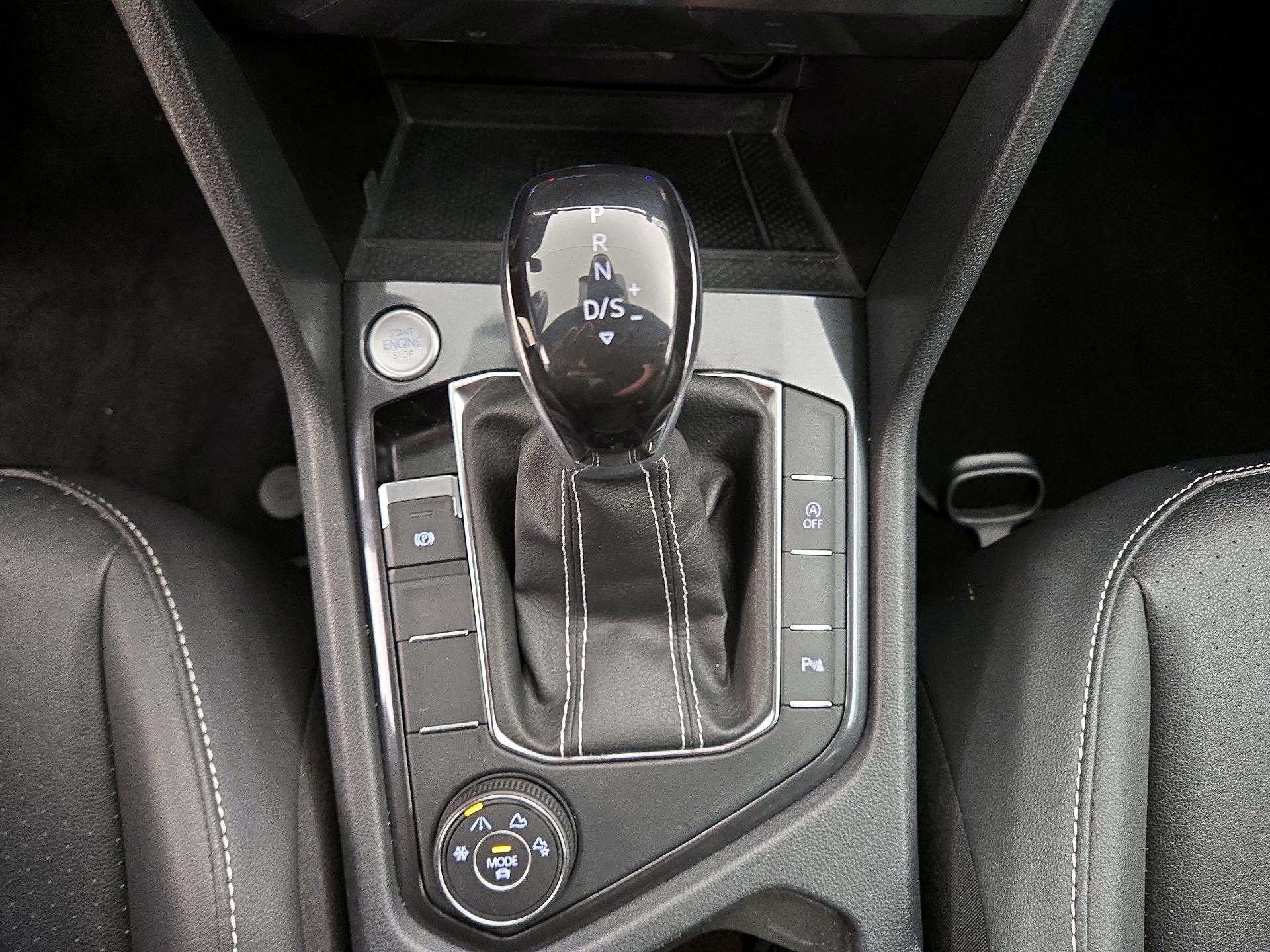 Thumbnail: 2023 Volkswagen Tiguan - 17