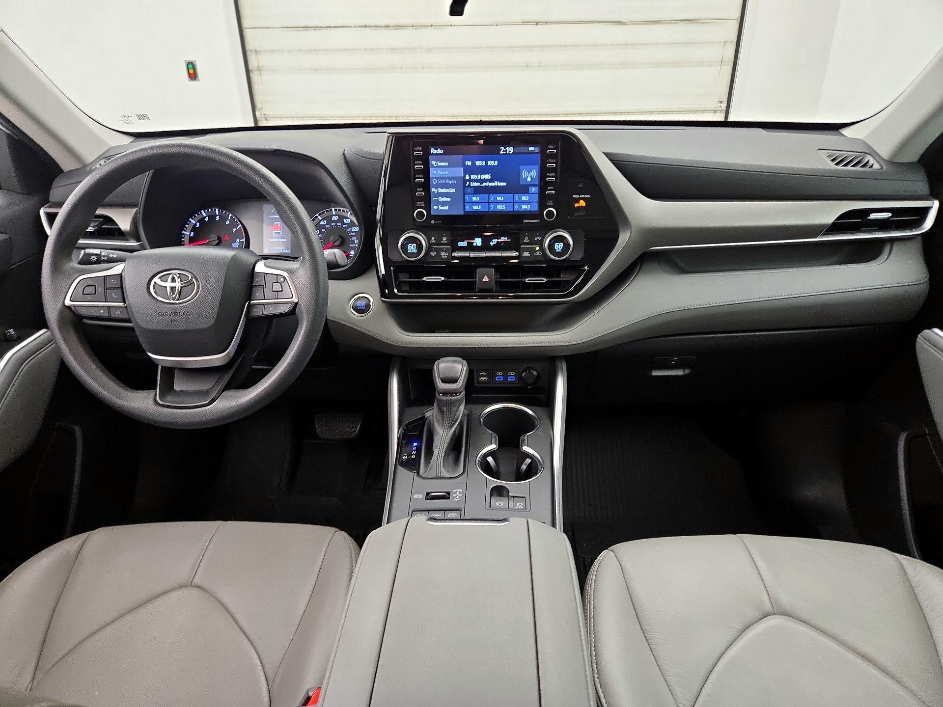 Thumbnail: 2022 Toyota Highlander - 9