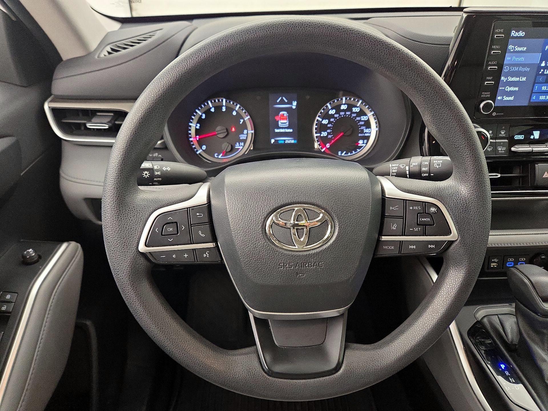 Thumbnail: 2022 Toyota Highlander - 10