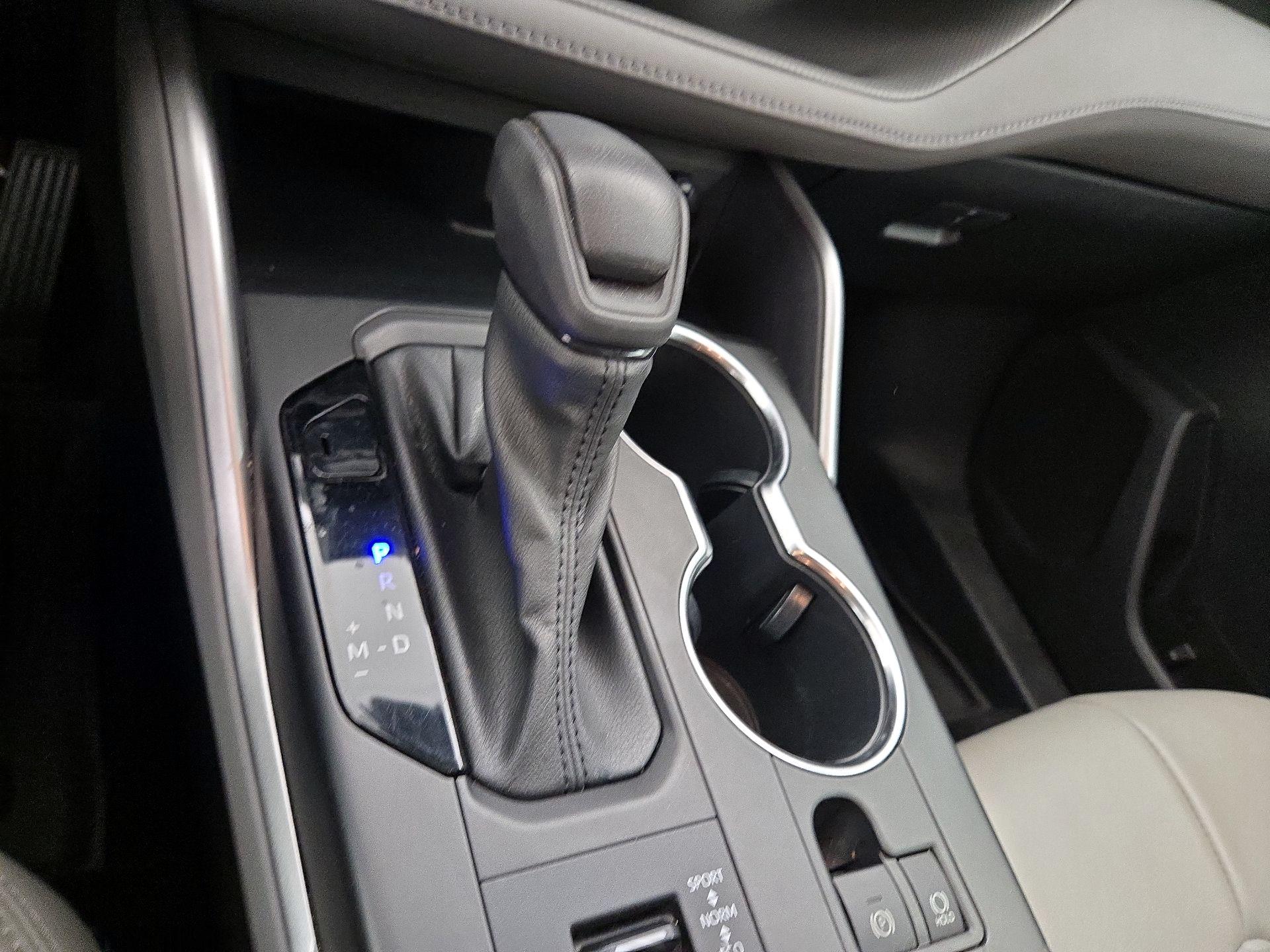 Thumbnail: 2022 Toyota Highlander - 17