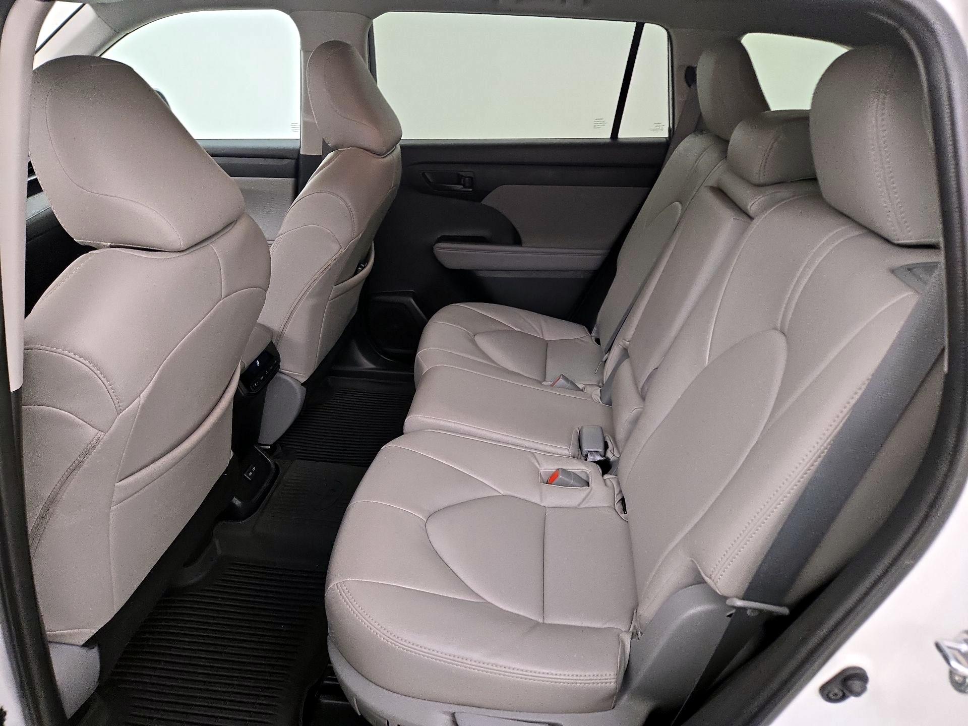 Thumbnail: 2022 Toyota Highlander - 19