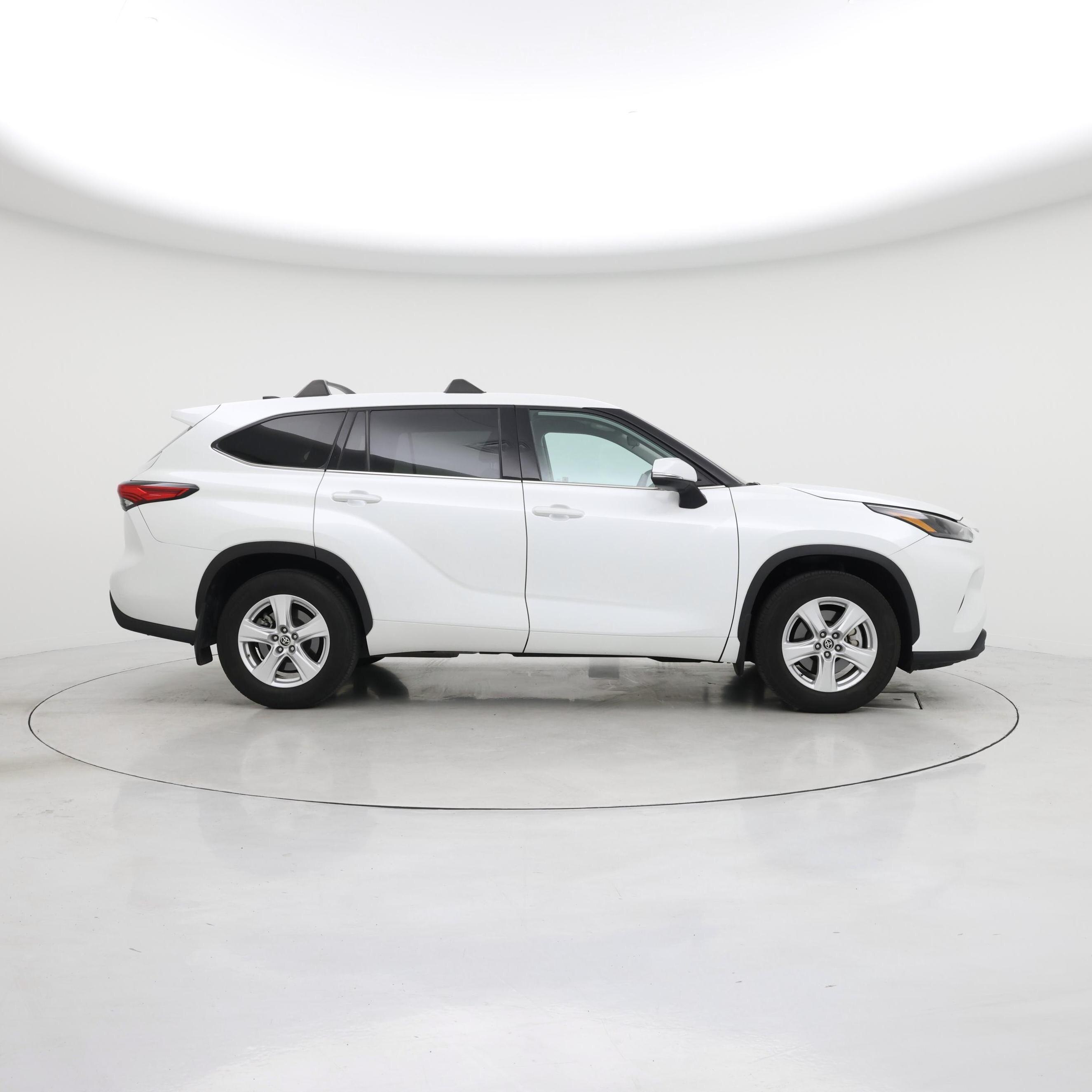 Thumbnail: 2022 Toyota Highlander - 7