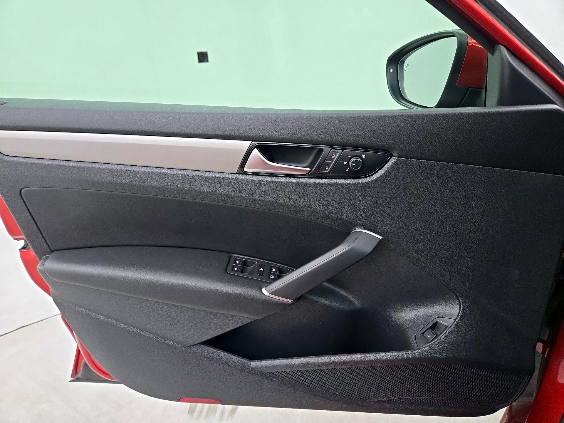 Thumbnail: 2021 Volkswagen Passat - 12