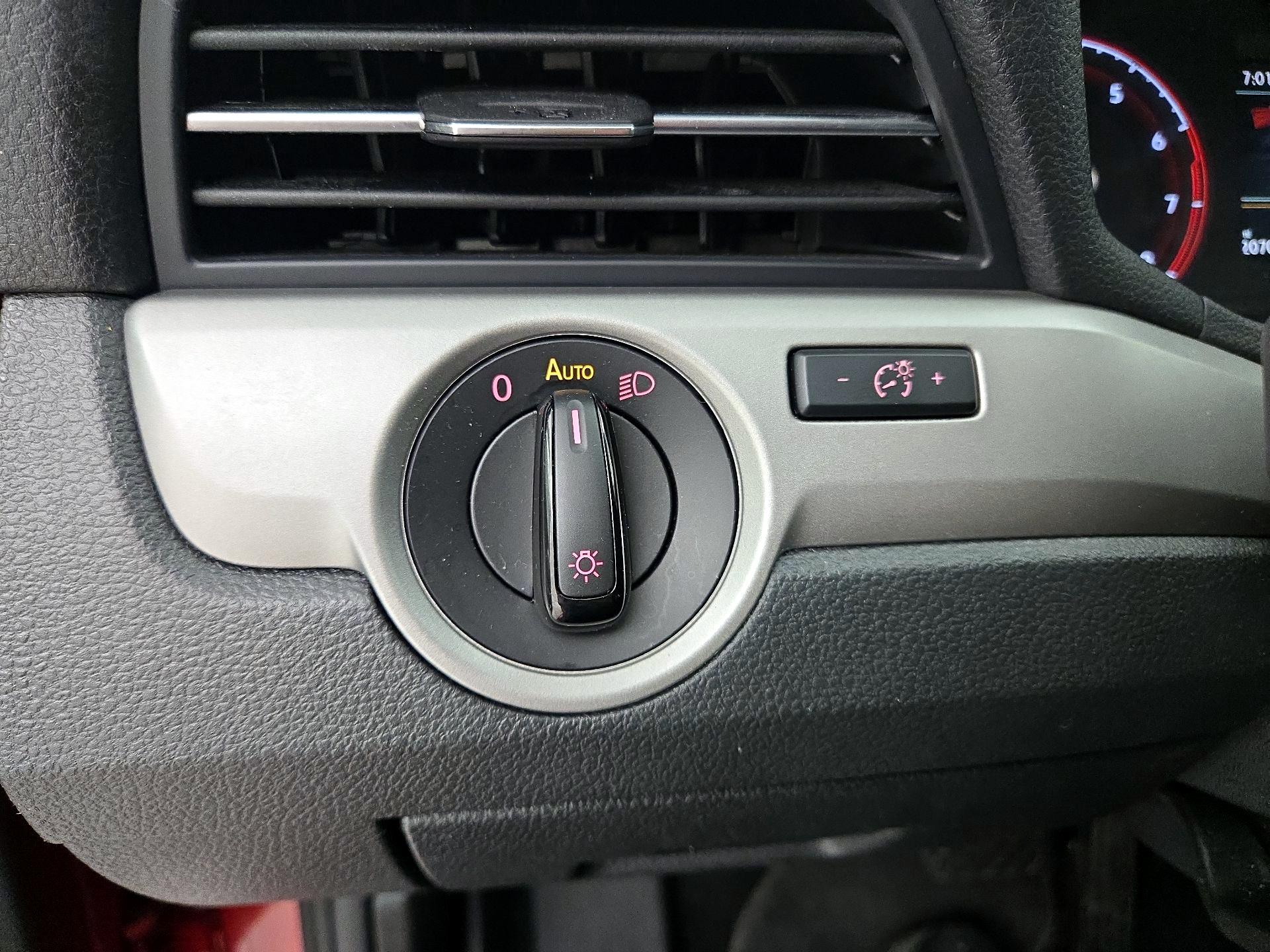 Thumbnail: 2021 Volkswagen Passat - 13