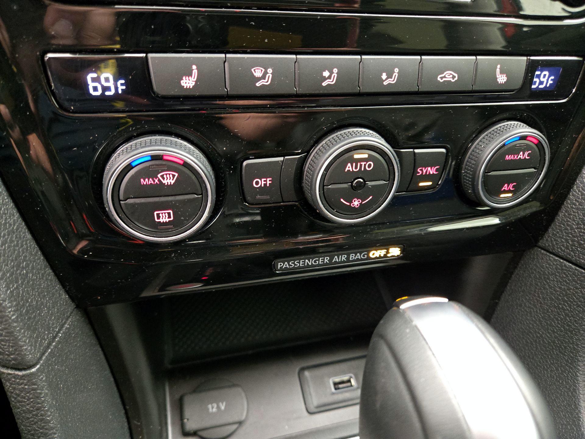 Thumbnail: 2021 Volkswagen Passat - 16