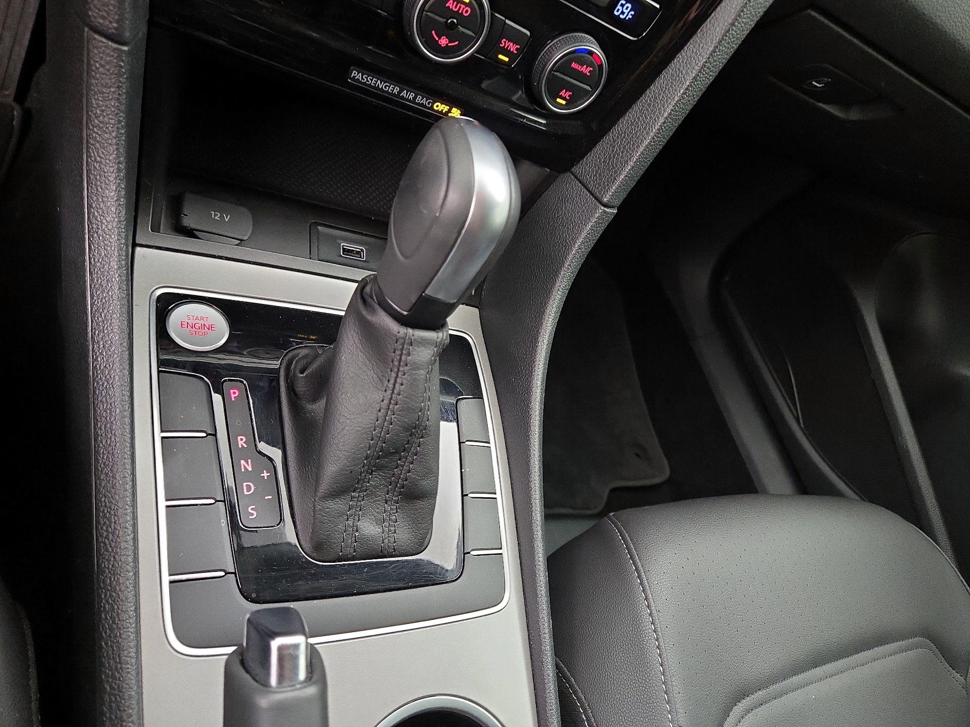 Thumbnail: 2021 Volkswagen Passat - 17