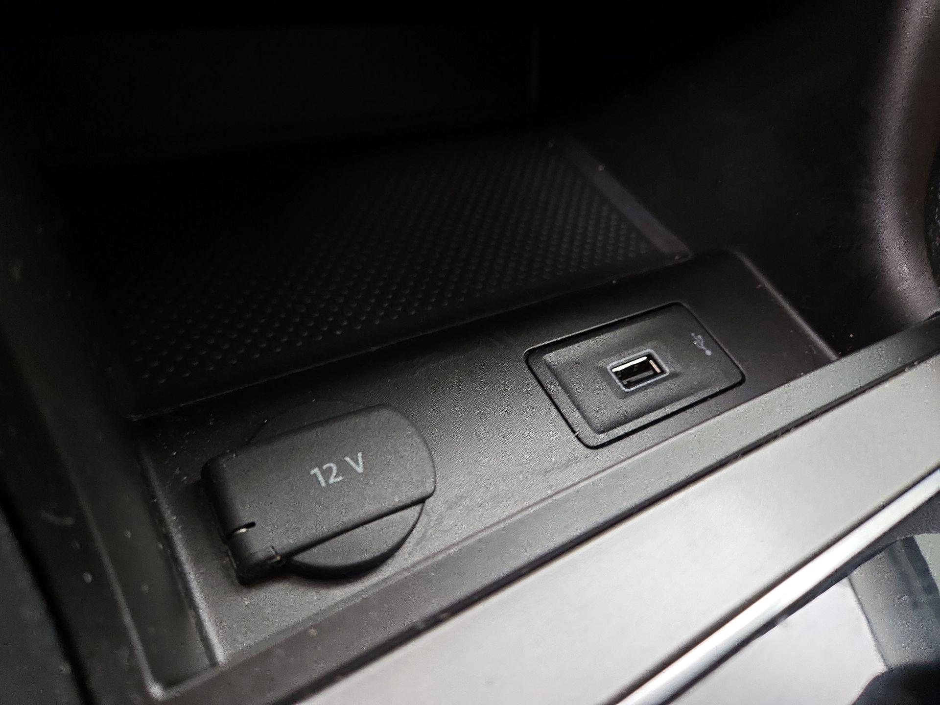 Thumbnail: 2021 Volkswagen Passat - 18