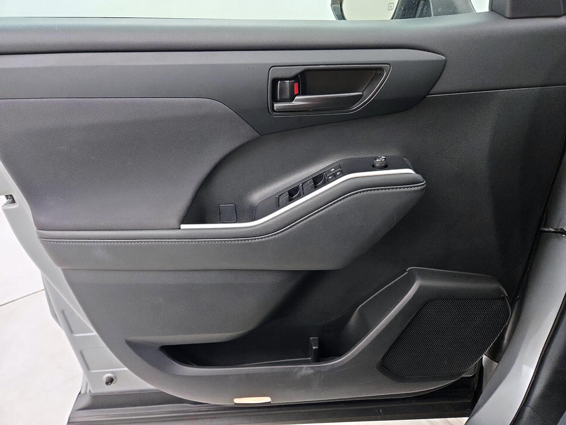 Thumbnail: 2024 Toyota Highlander - 12