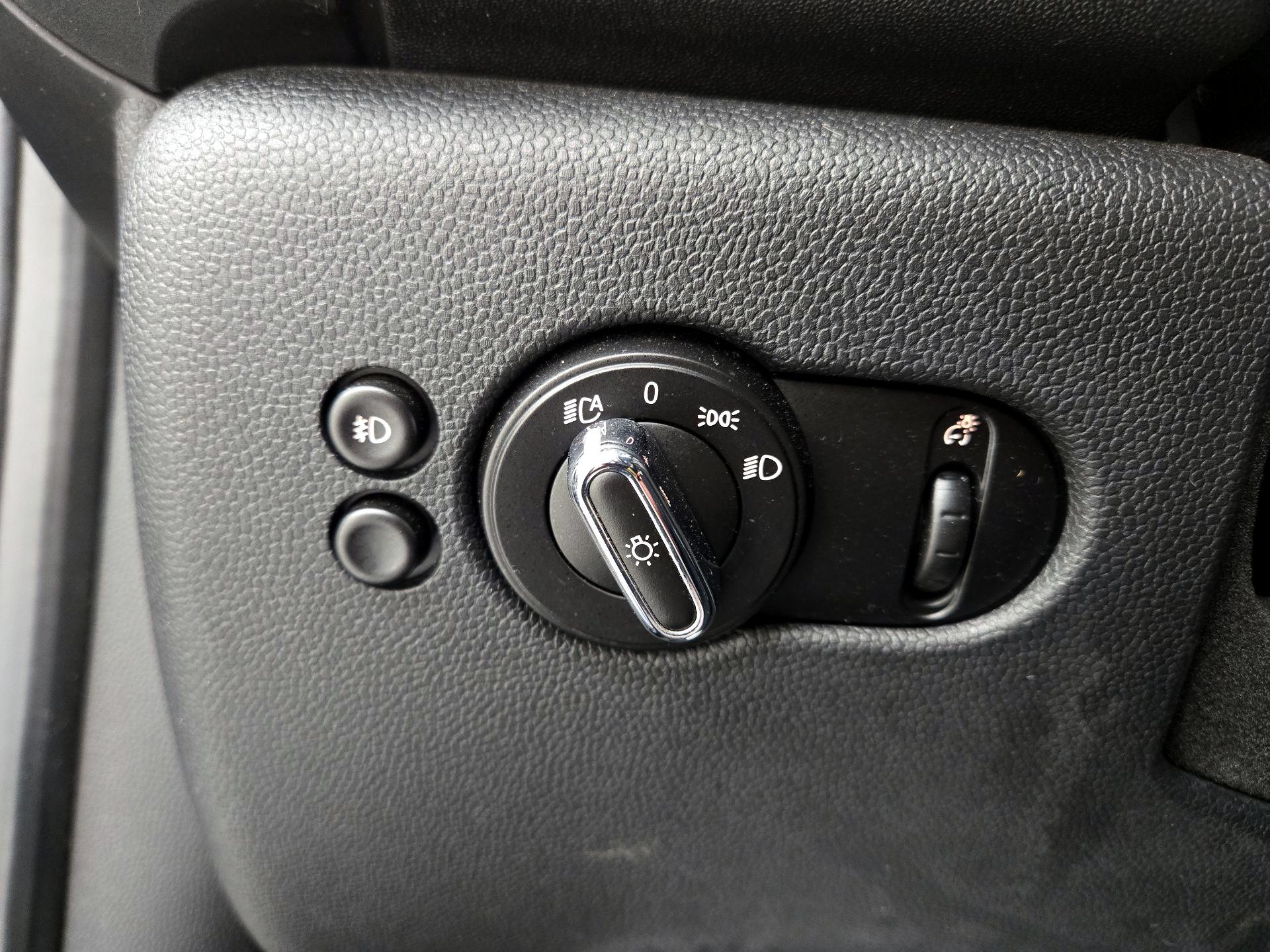 Thumbnail: 2016 MINI Cooper Hardtop - 13