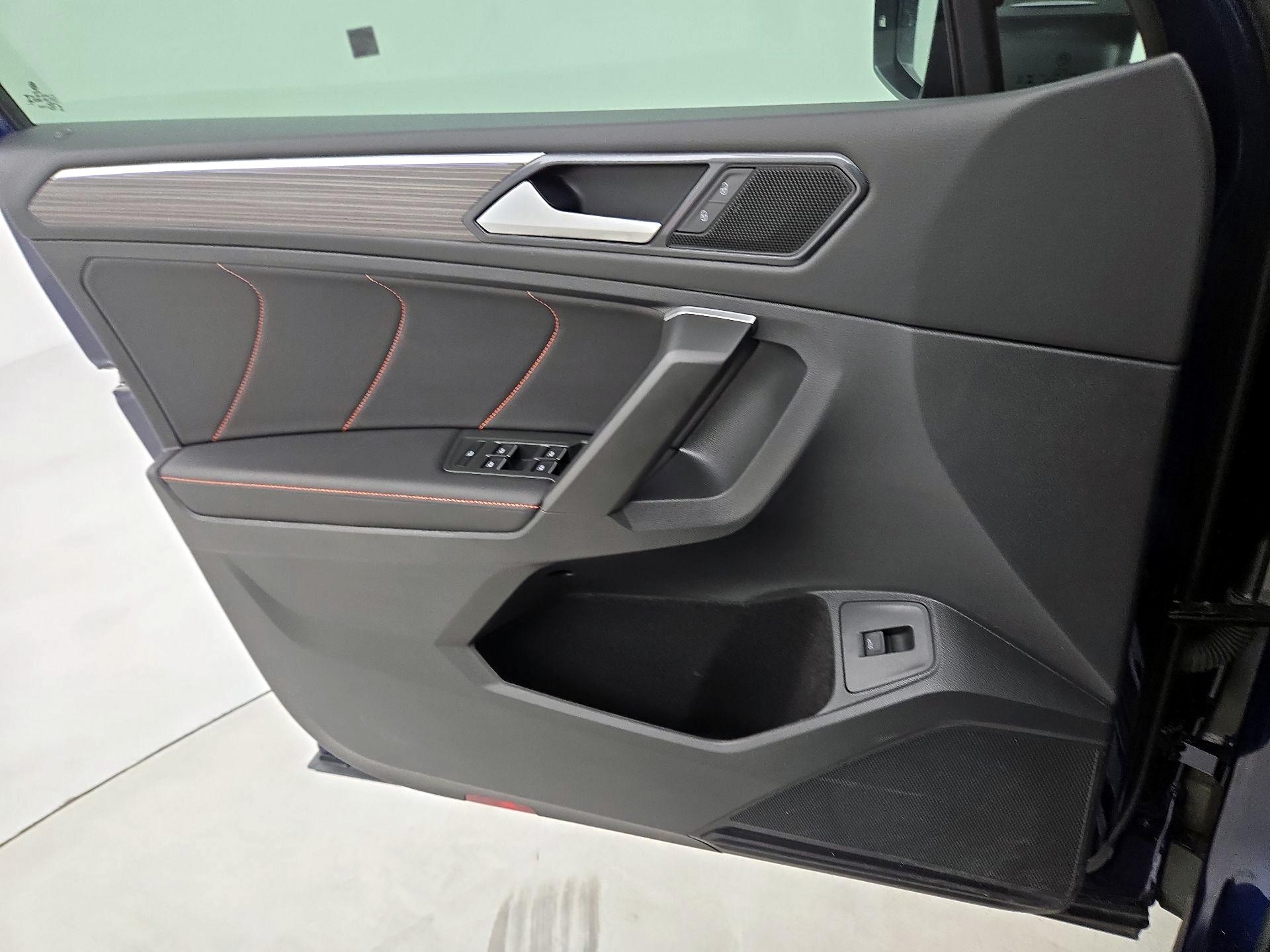 Thumbnail: 2024 Volkswagen Tiguan - 12