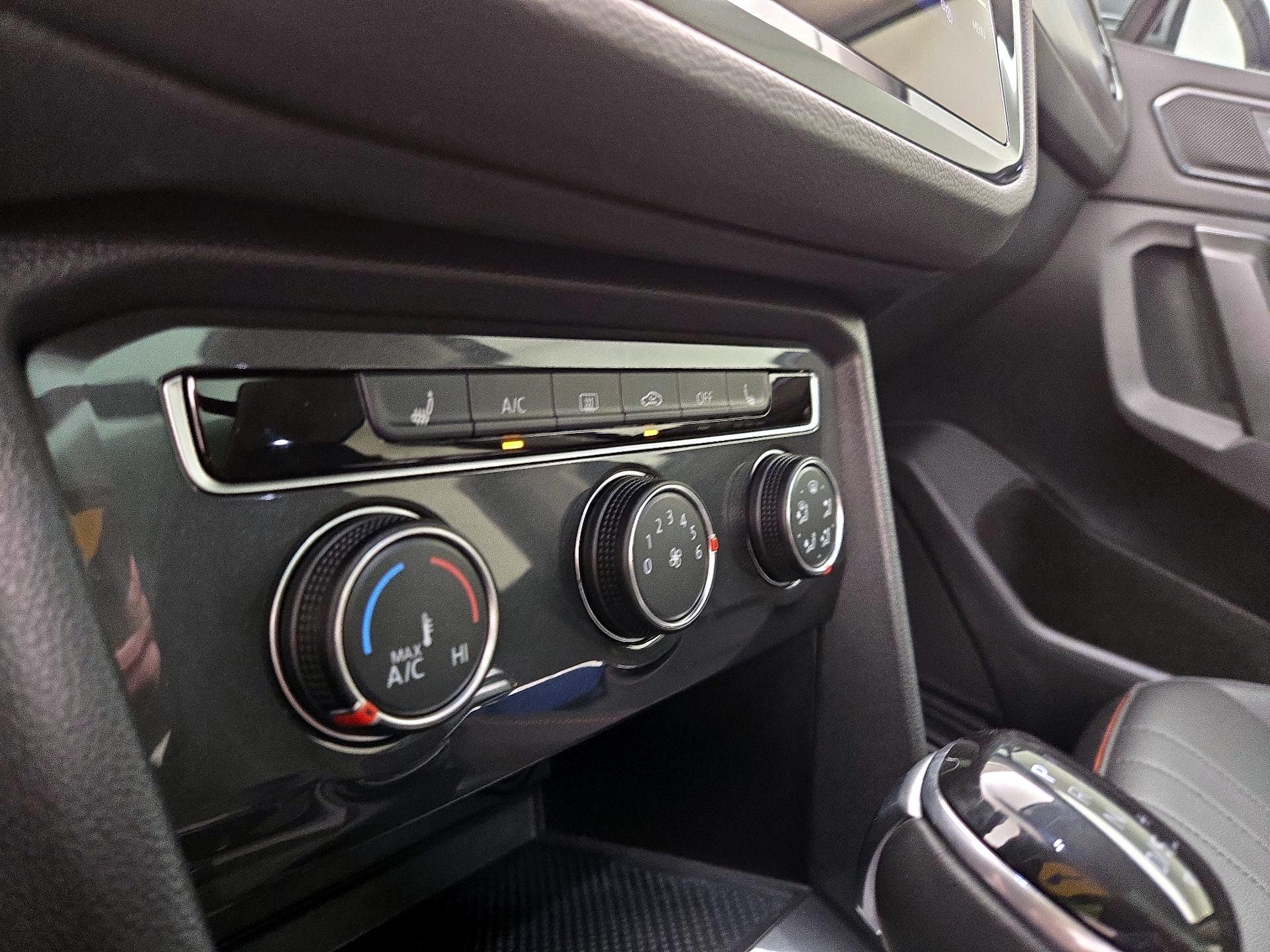 Thumbnail: 2024 Volkswagen Tiguan - 16