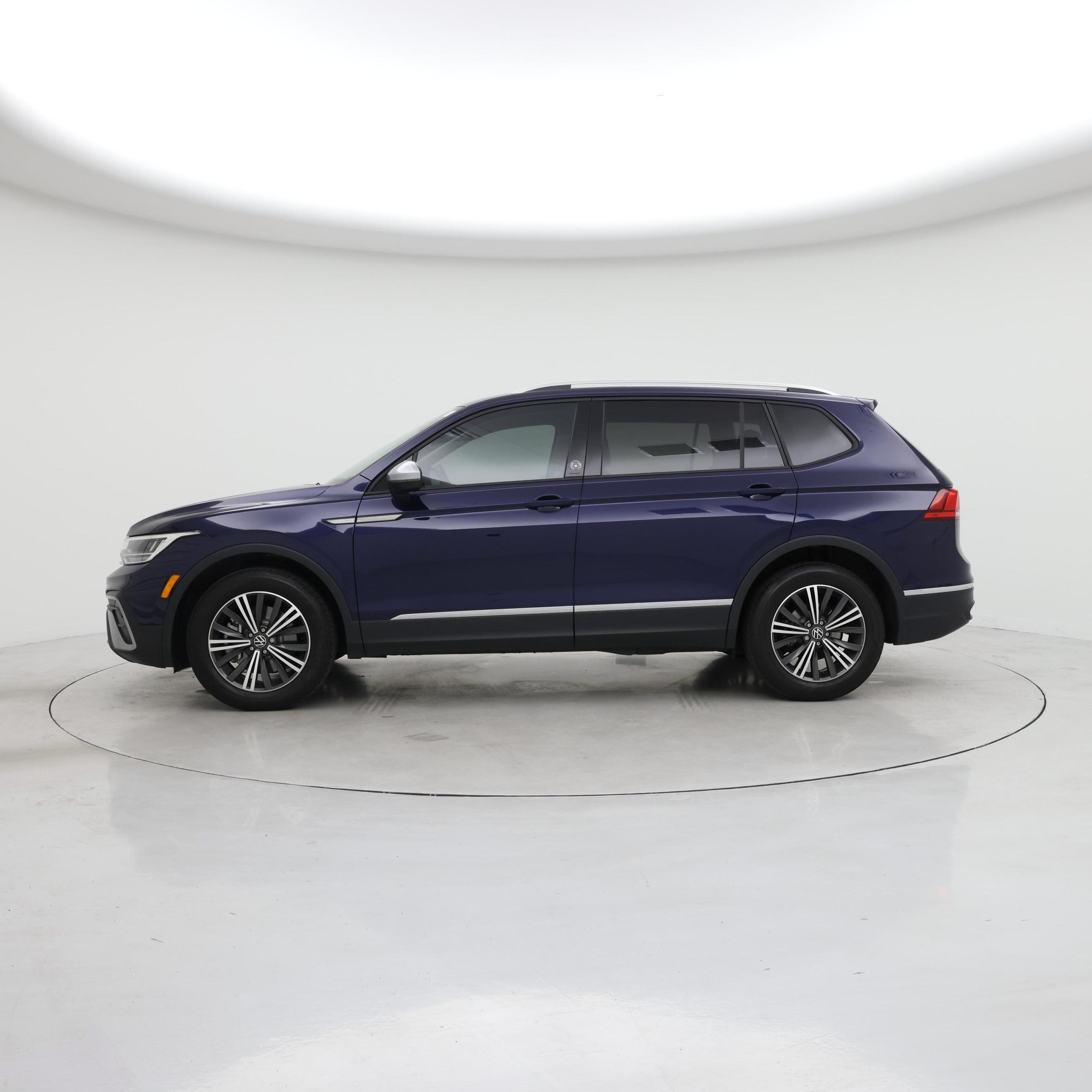Thumbnail: 2024 Volkswagen Tiguan - 3