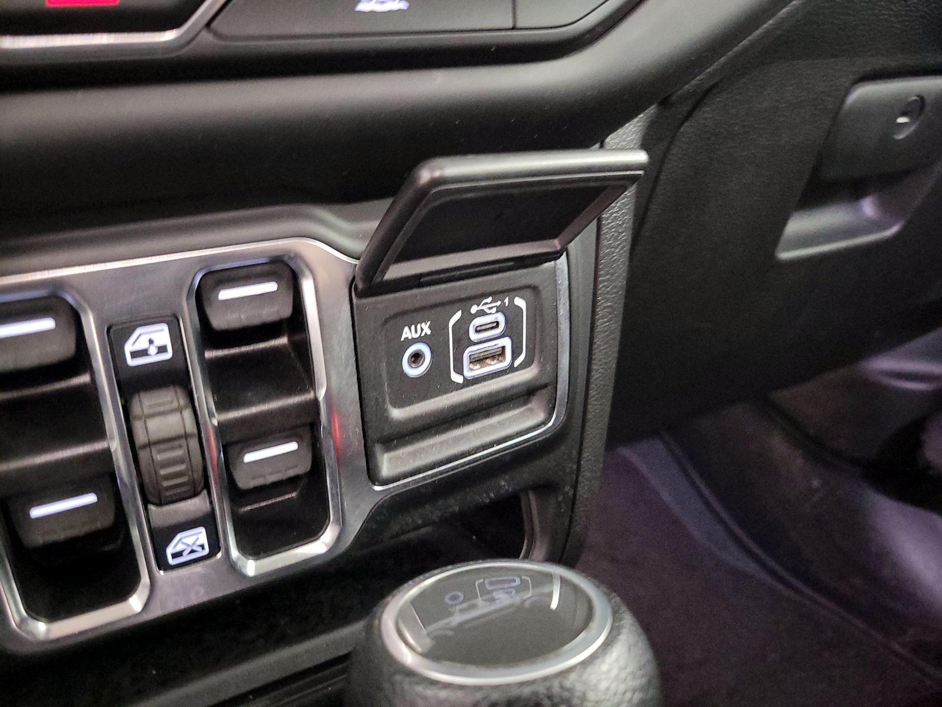 Thumbnail: 2023 Jeep Gladiator - 18