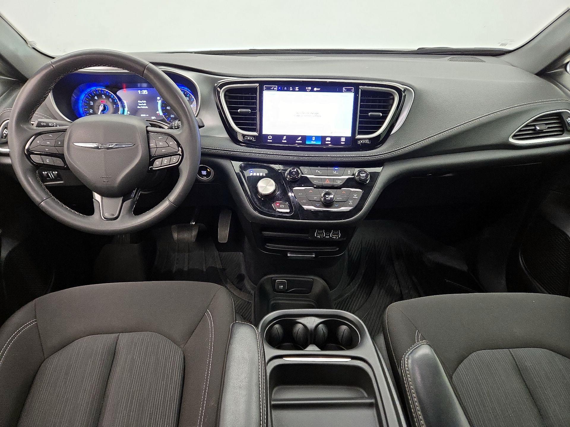 Thumbnail: 2023 Chrysler Pacifica - 9