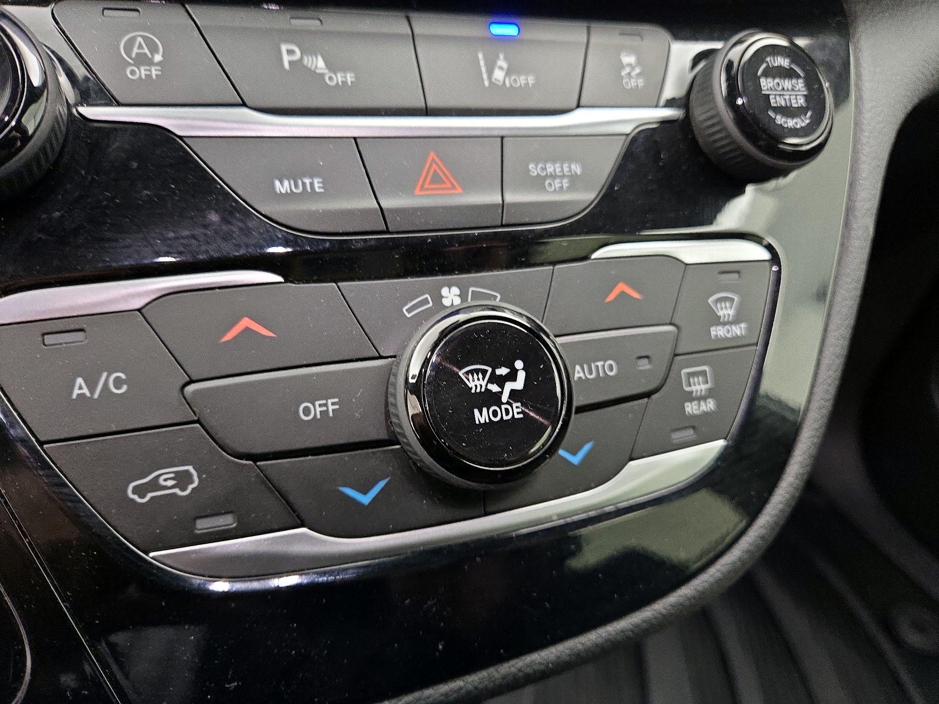 Thumbnail: 2023 Chrysler Pacifica - 16