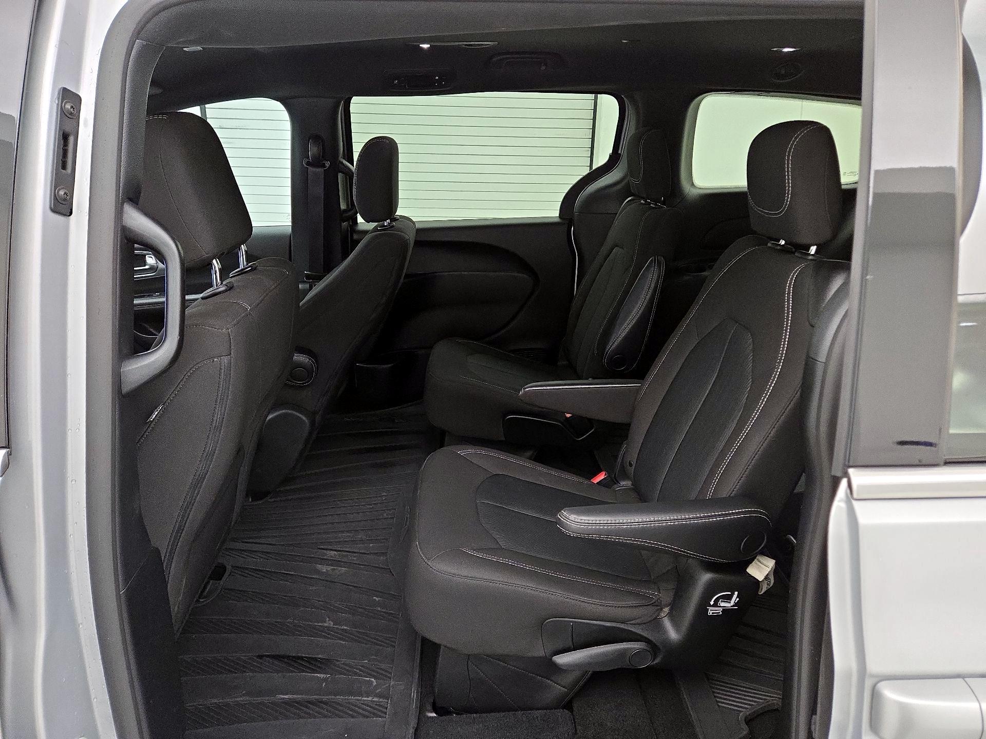 Thumbnail: 2023 Chrysler Pacifica - 18