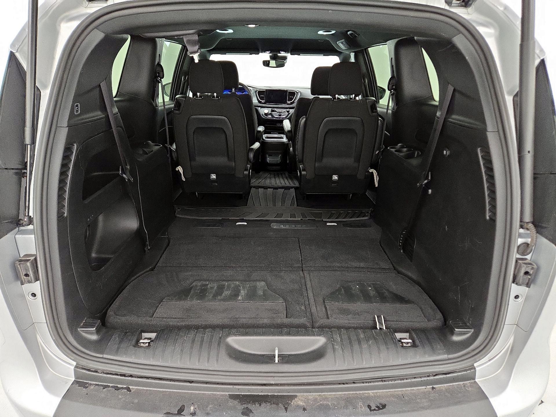 Thumbnail: 2023 Chrysler Pacifica - 19