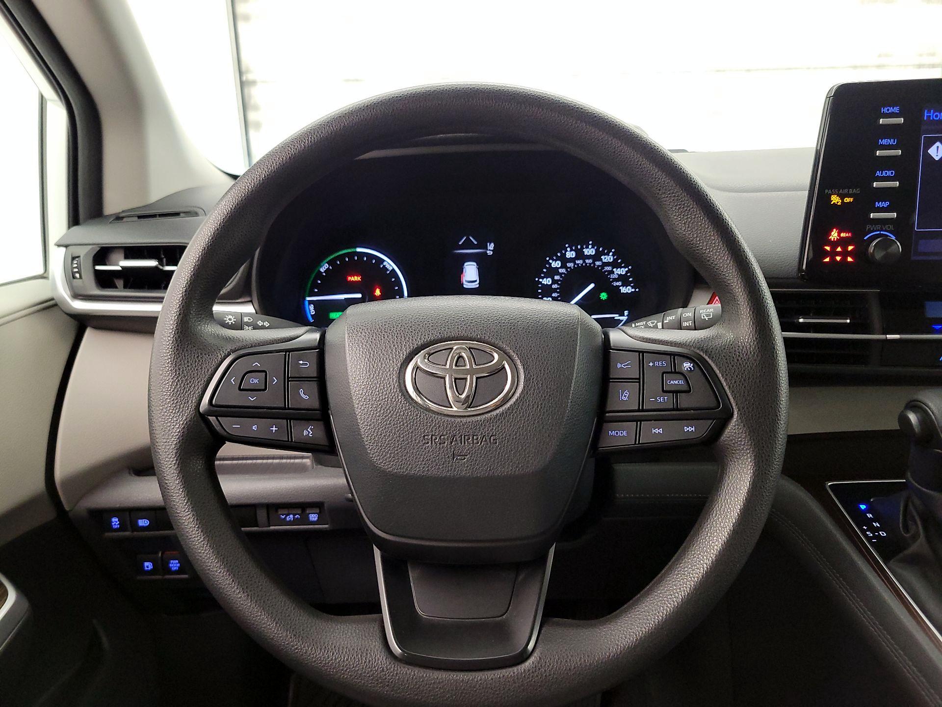 Thumbnail: 2023 Toyota Sienna - 10