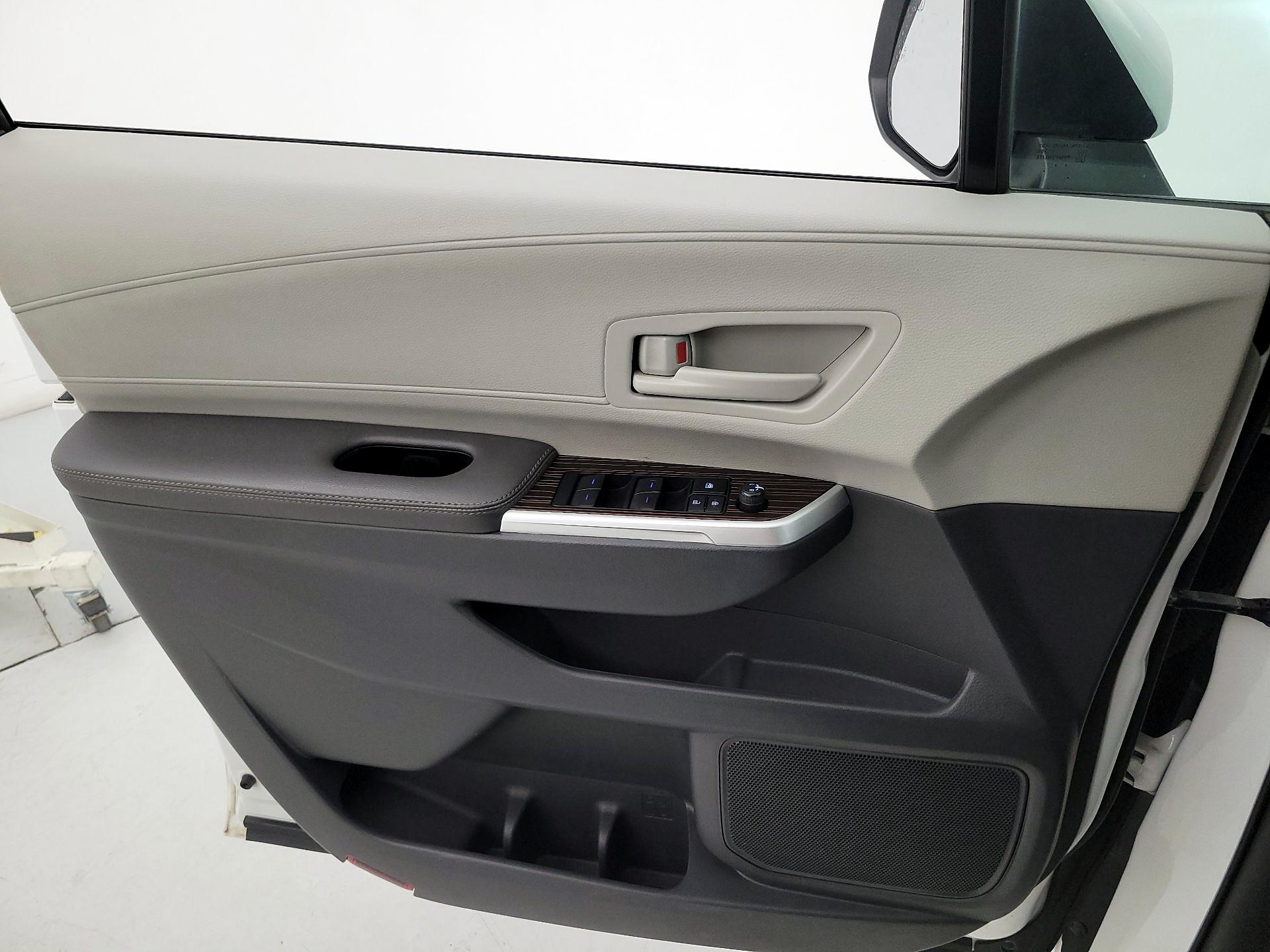 Thumbnail: 2023 Toyota Sienna - 12