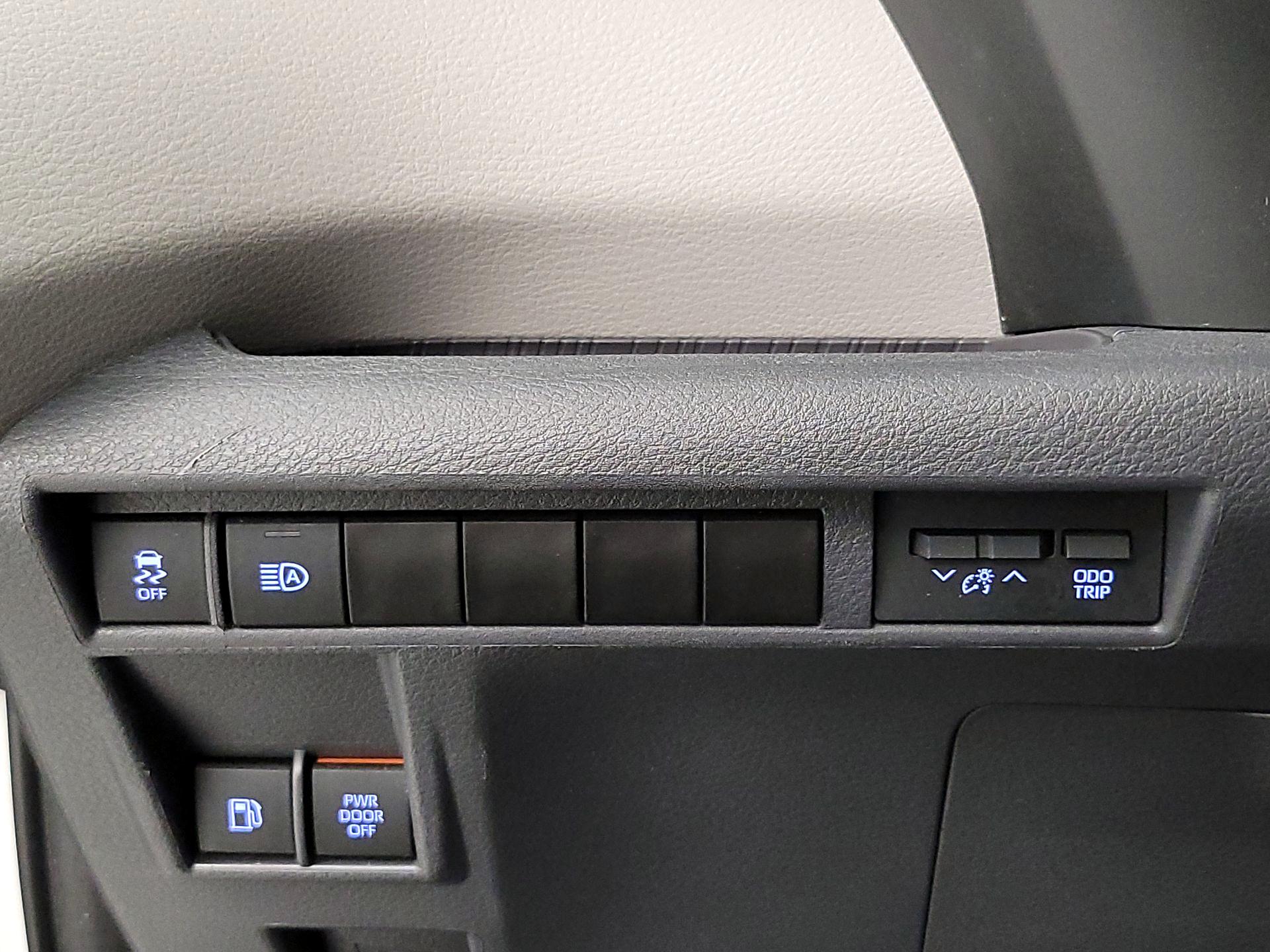 Thumbnail: 2023 Toyota Sienna - 13