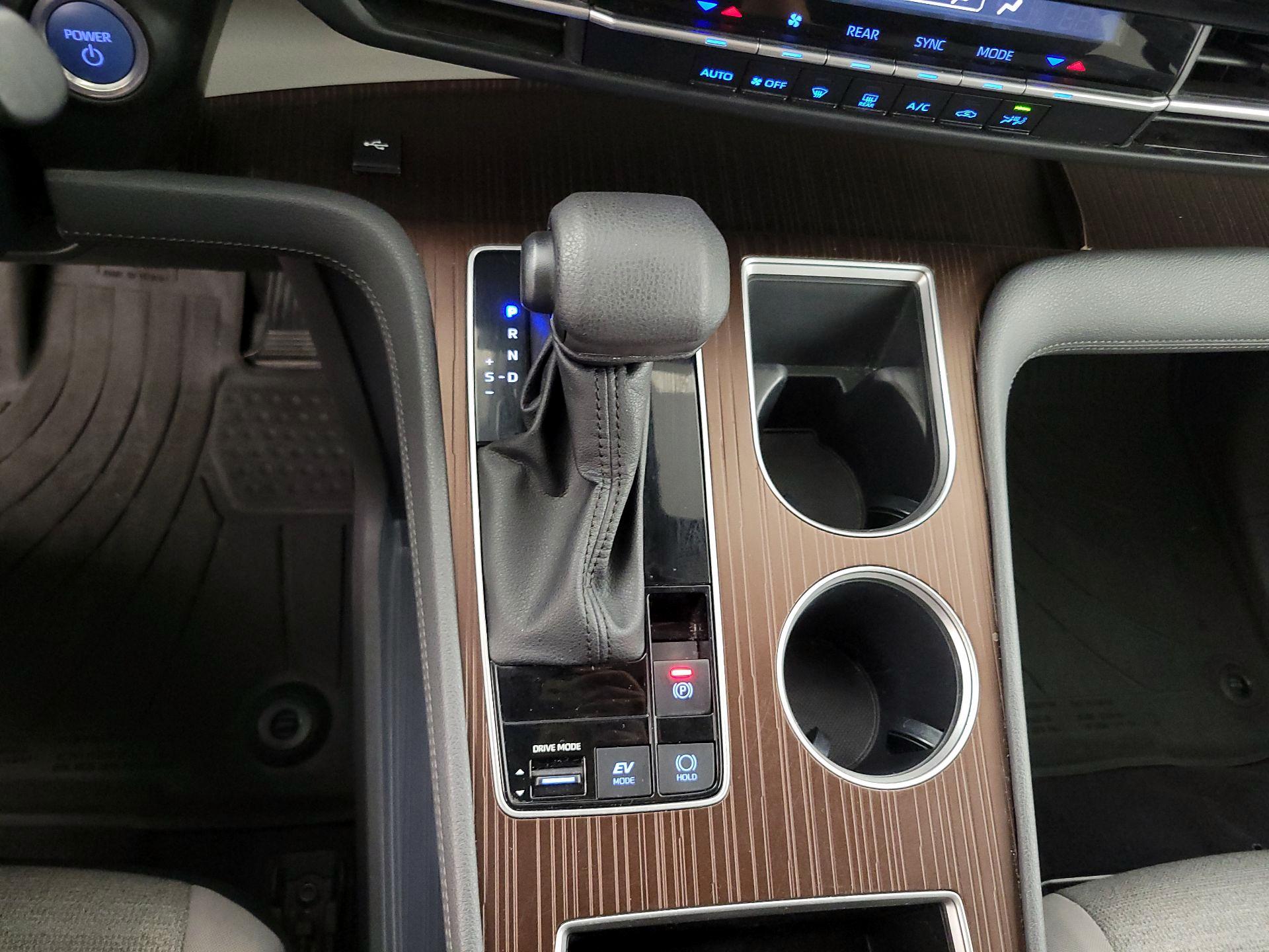 Thumbnail: 2023 Toyota Sienna - 17