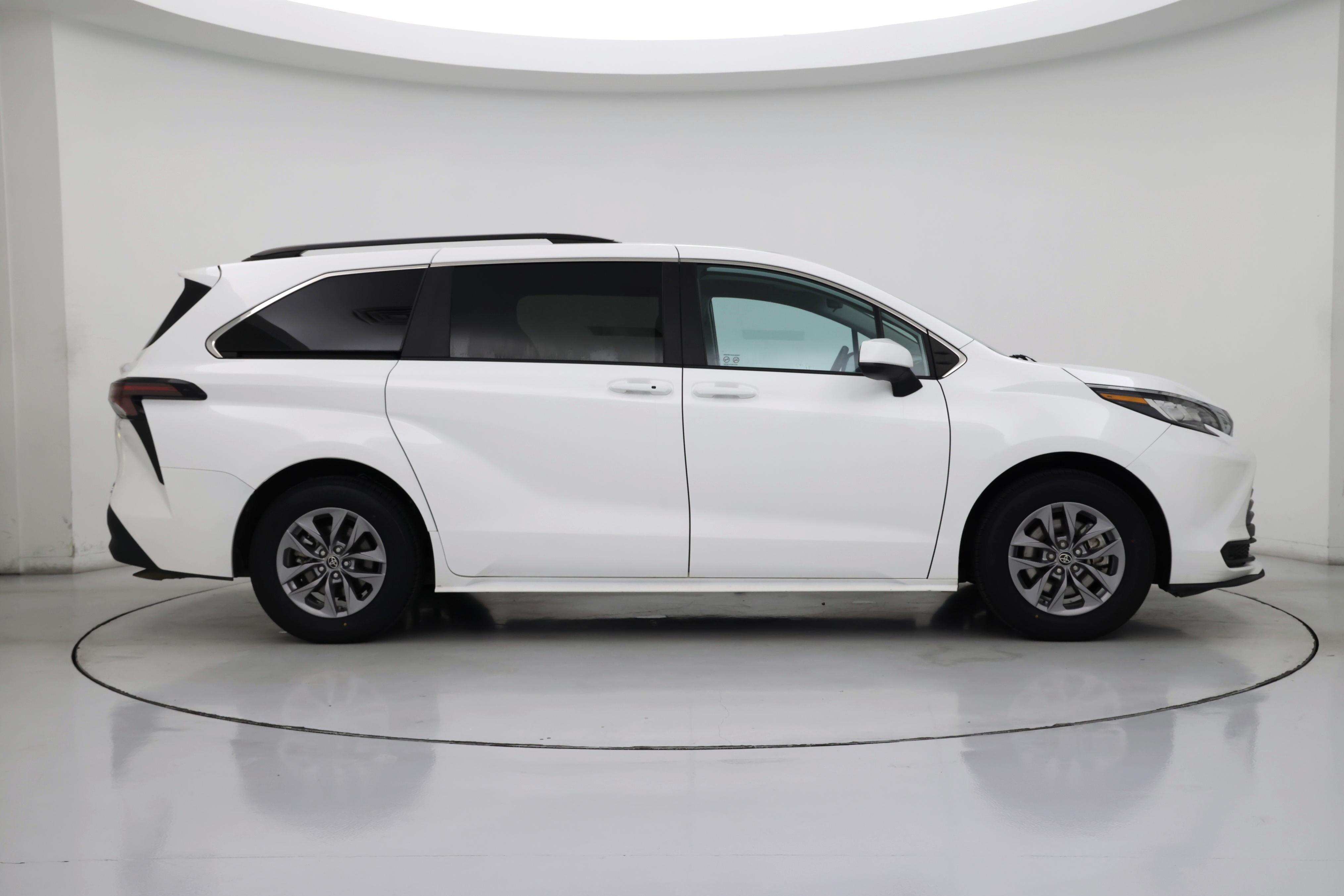 Thumbnail: 2023 Toyota Sienna - 7