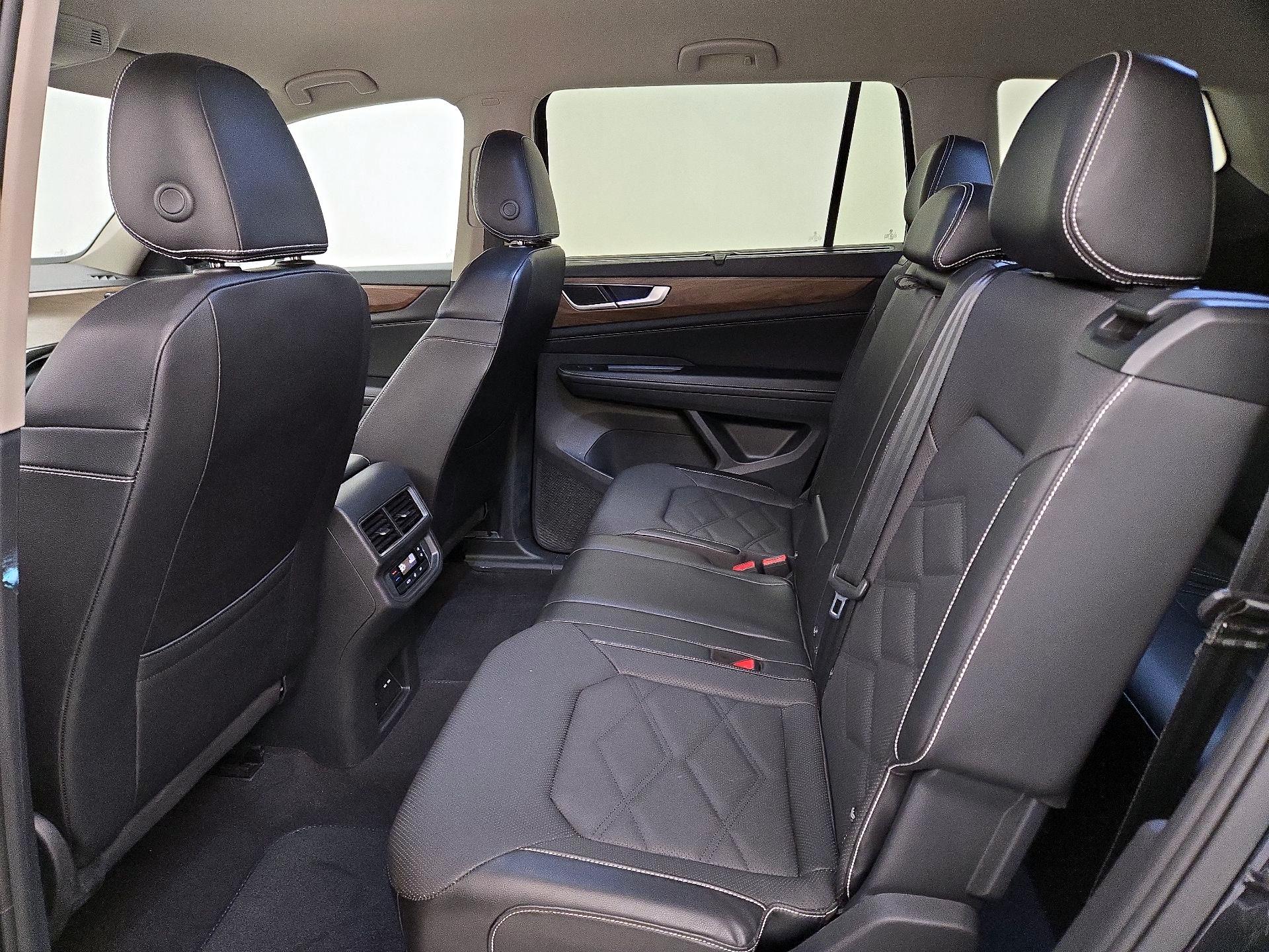 Thumbnail: 2024 Volkswagen Atlas - 19