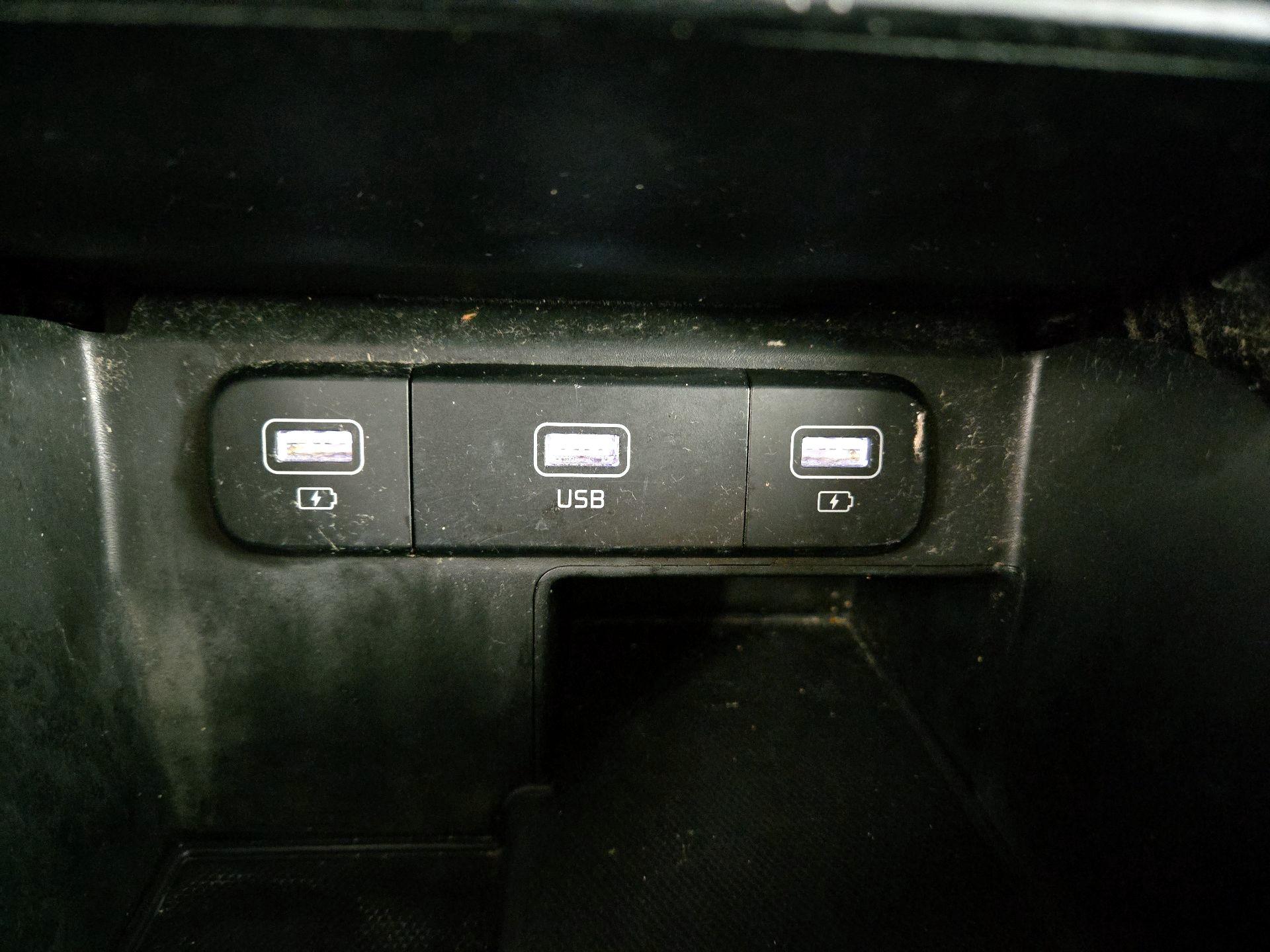 Thumbnail: 2022 Kia Sorento - 18