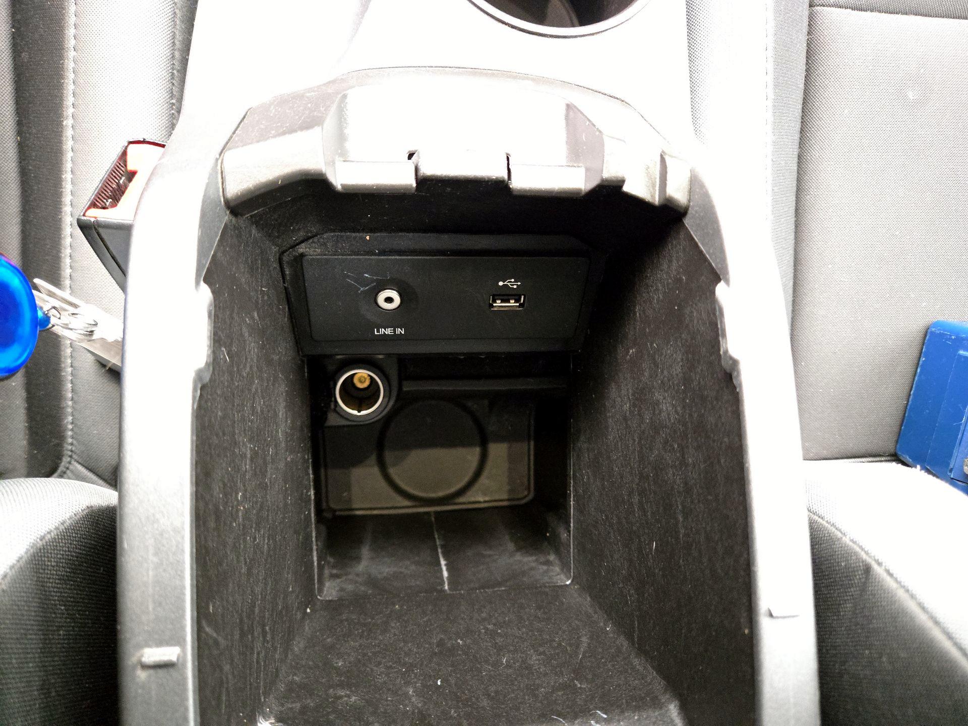 Thumbnail: 2015 Ford Escape - 18