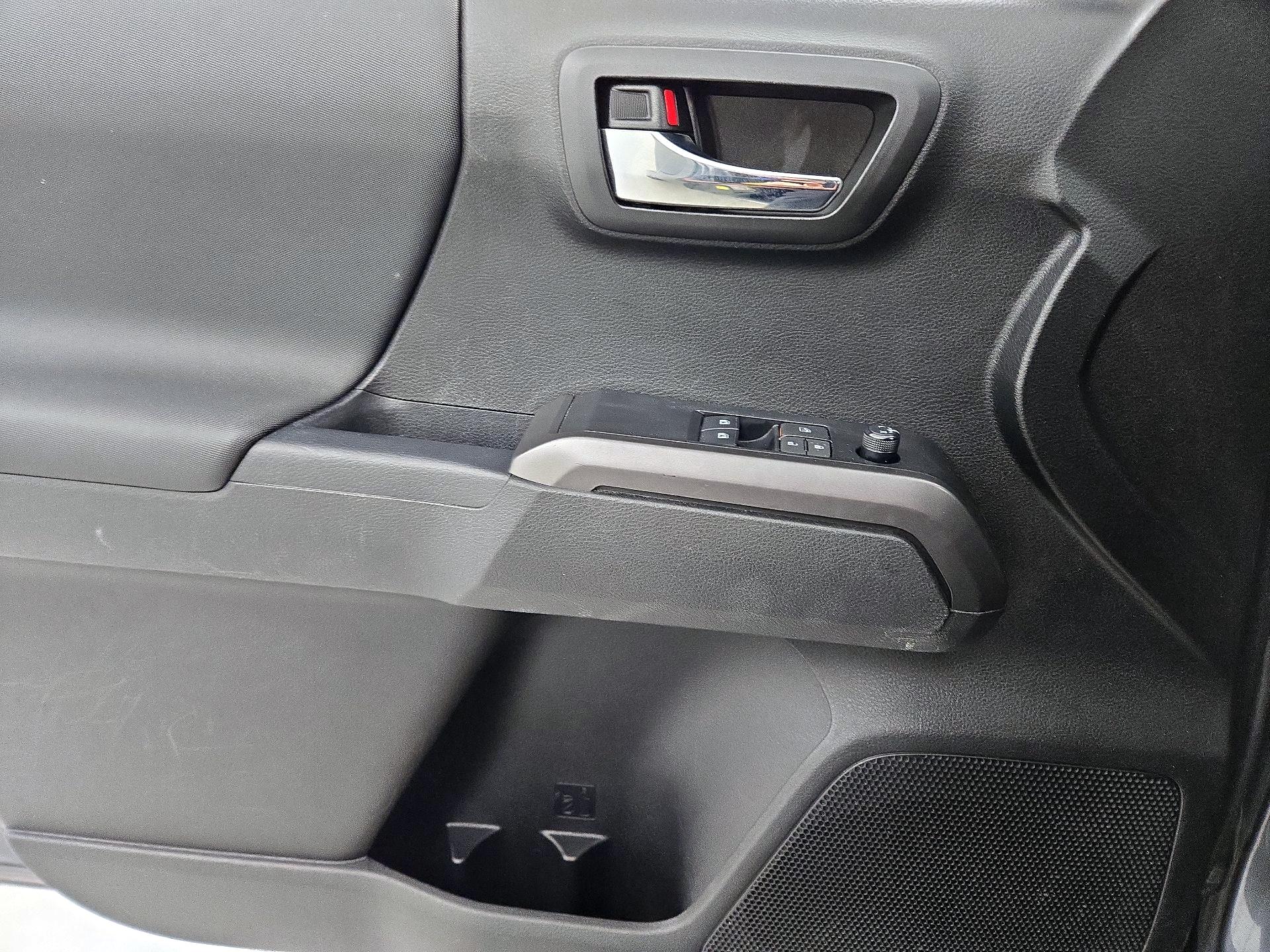 Thumbnail: 2022 Toyota Tacoma - 12