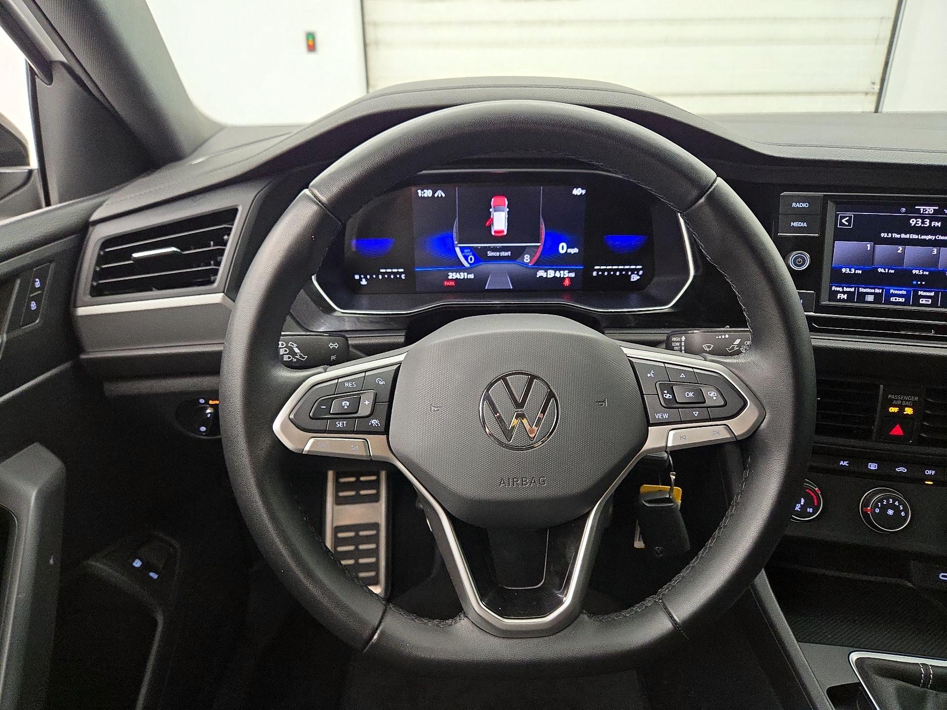 Thumbnail: 2023 Volkswagen Jetta - 10