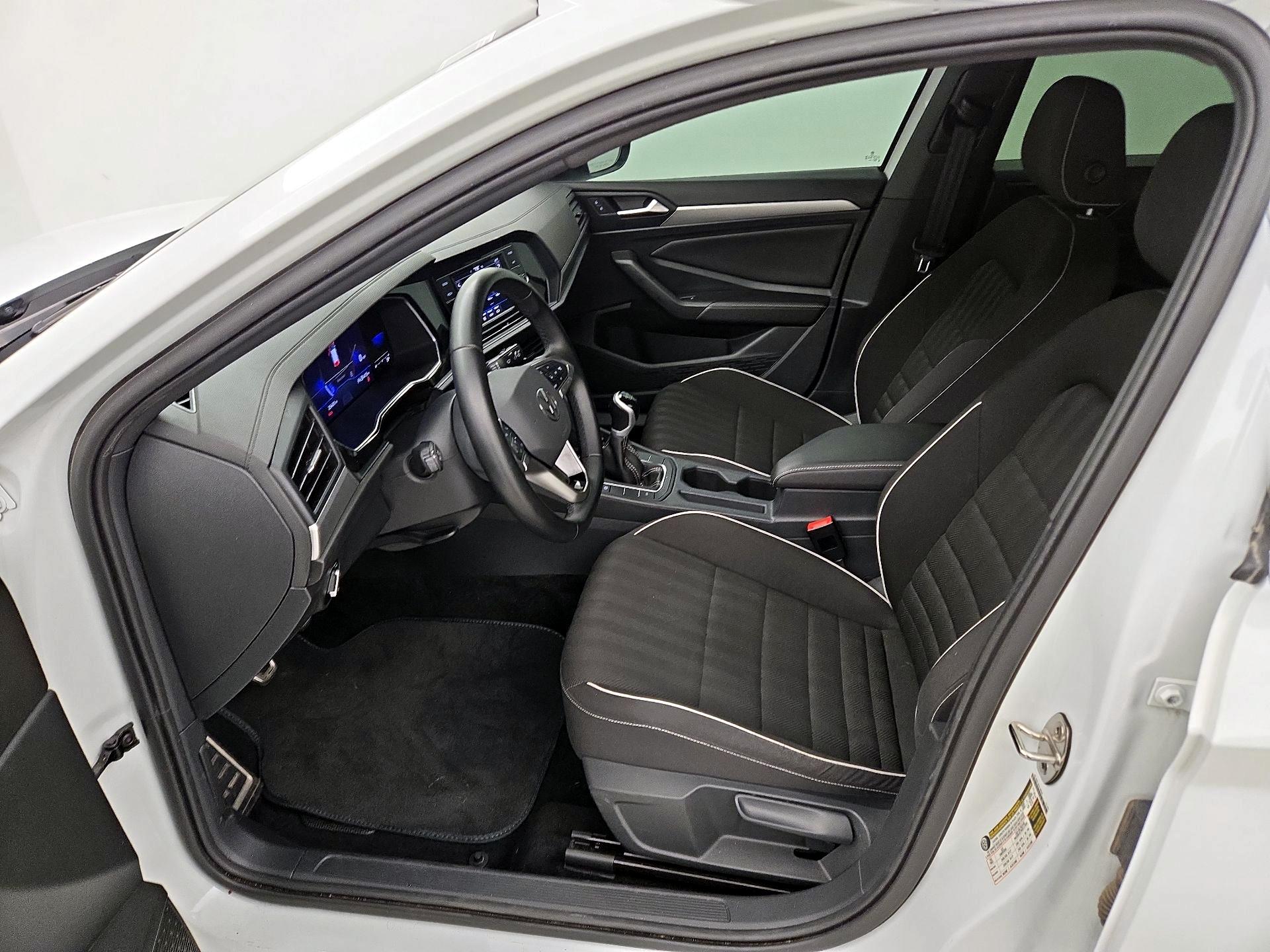 Thumbnail: 2023 Volkswagen Jetta - 11