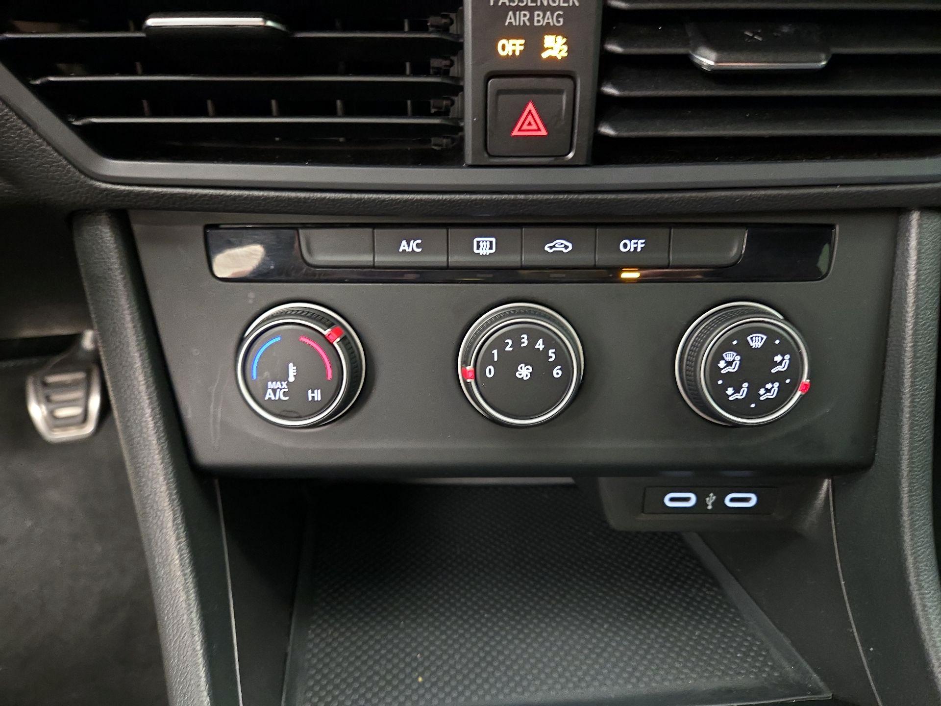 Thumbnail: 2023 Volkswagen Jetta - 16