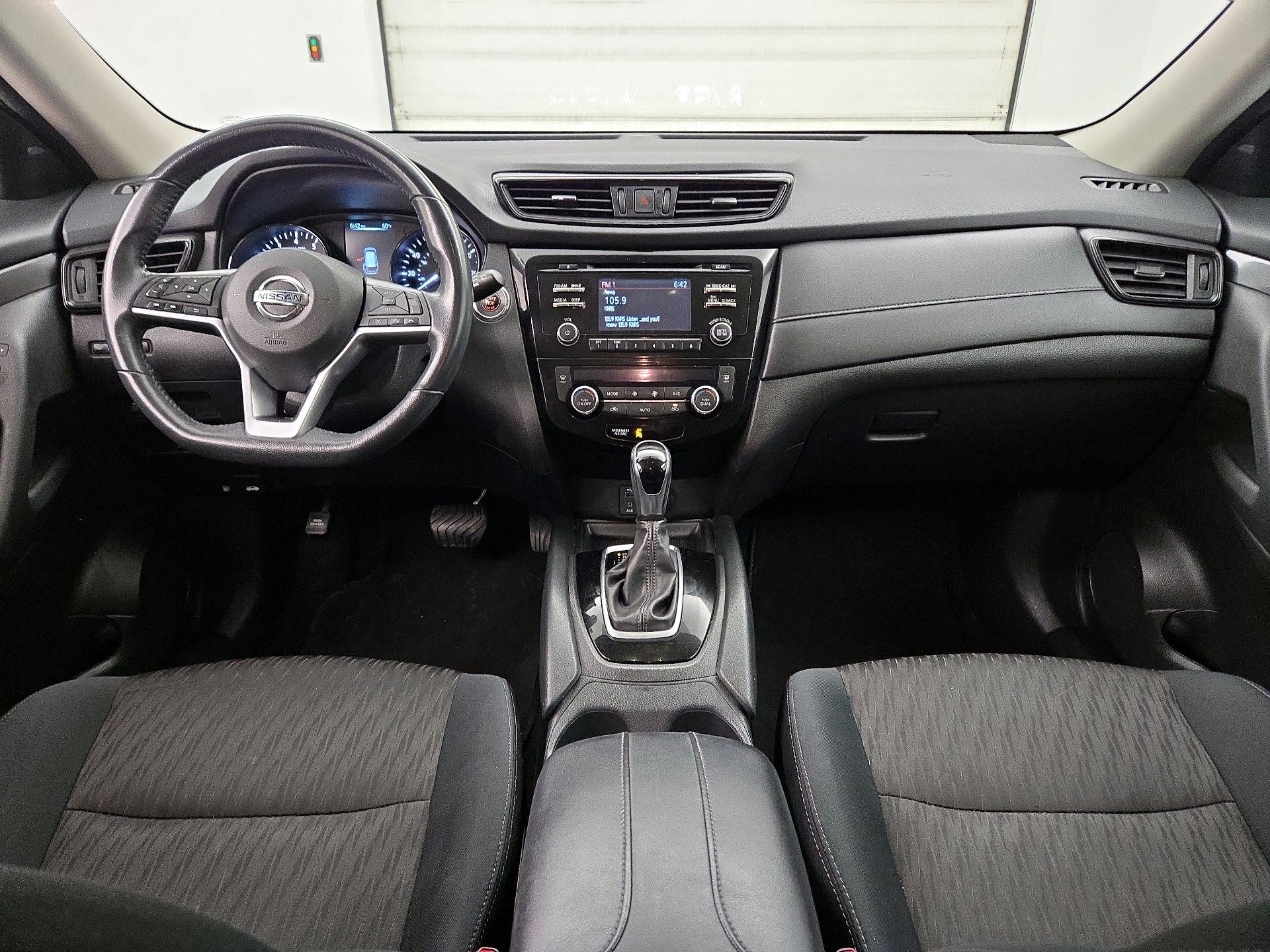 Thumbnail: 2017 Nissan Rogue - 9