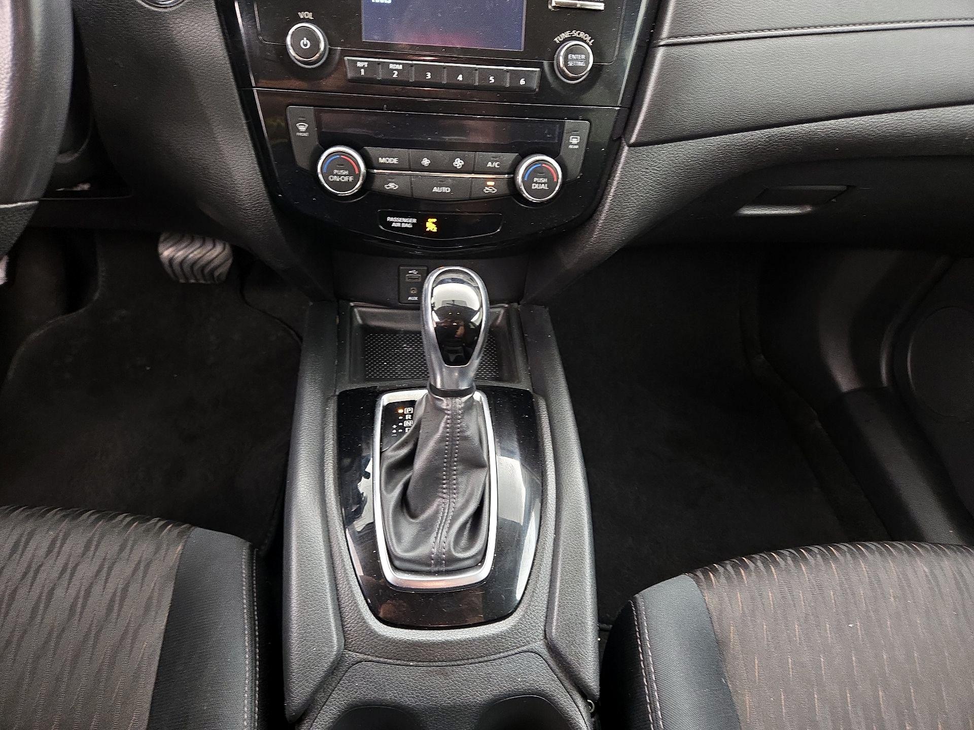 Thumbnail: 2017 Nissan Rogue - 17